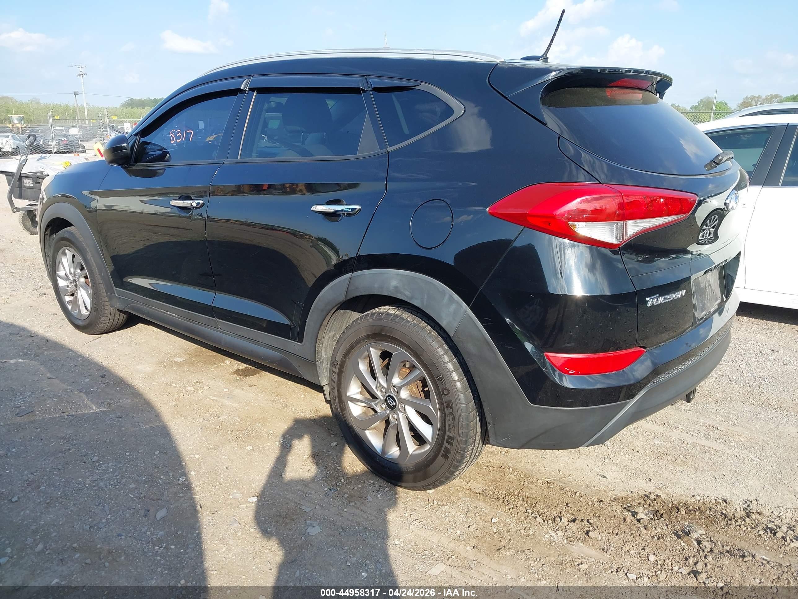 HYUNDAI TUCSON image 3