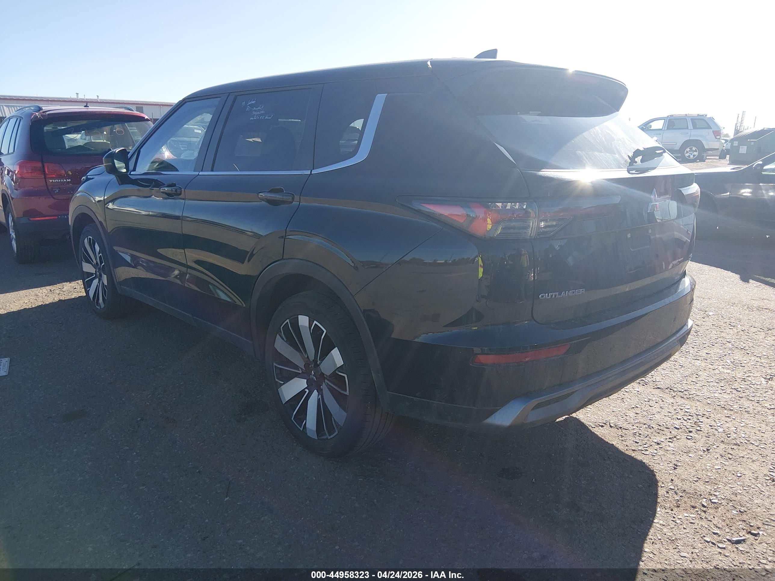 MITSUBISHI OUTLANDER image 3