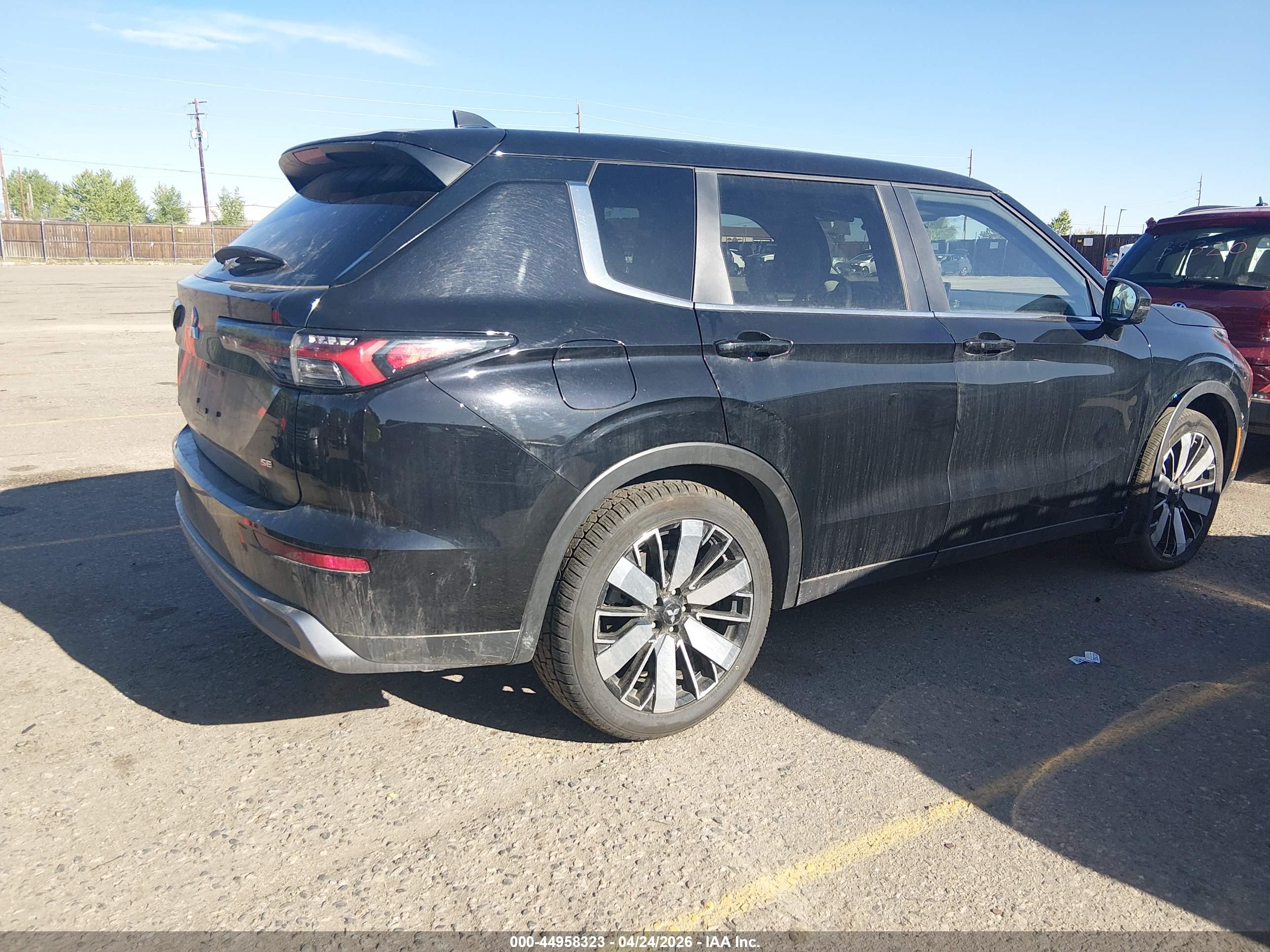 MITSUBISHI OUTLANDER image 4