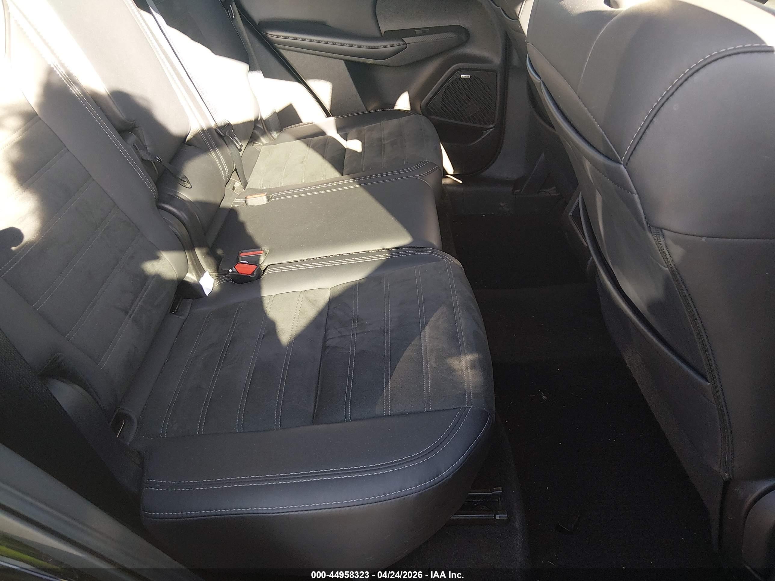 MITSUBISHI OUTLANDER image 8