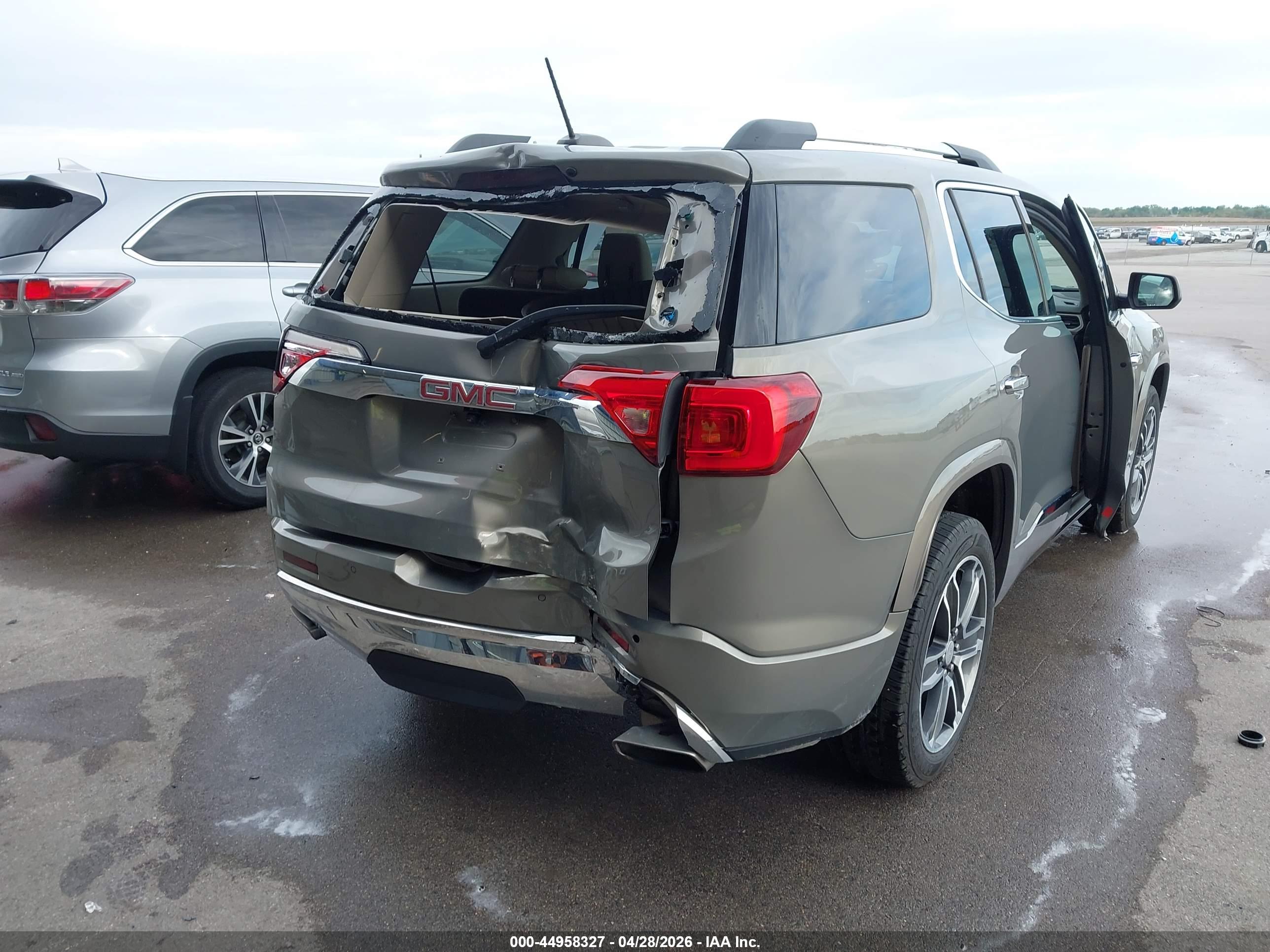 GMC ACADIA image 6