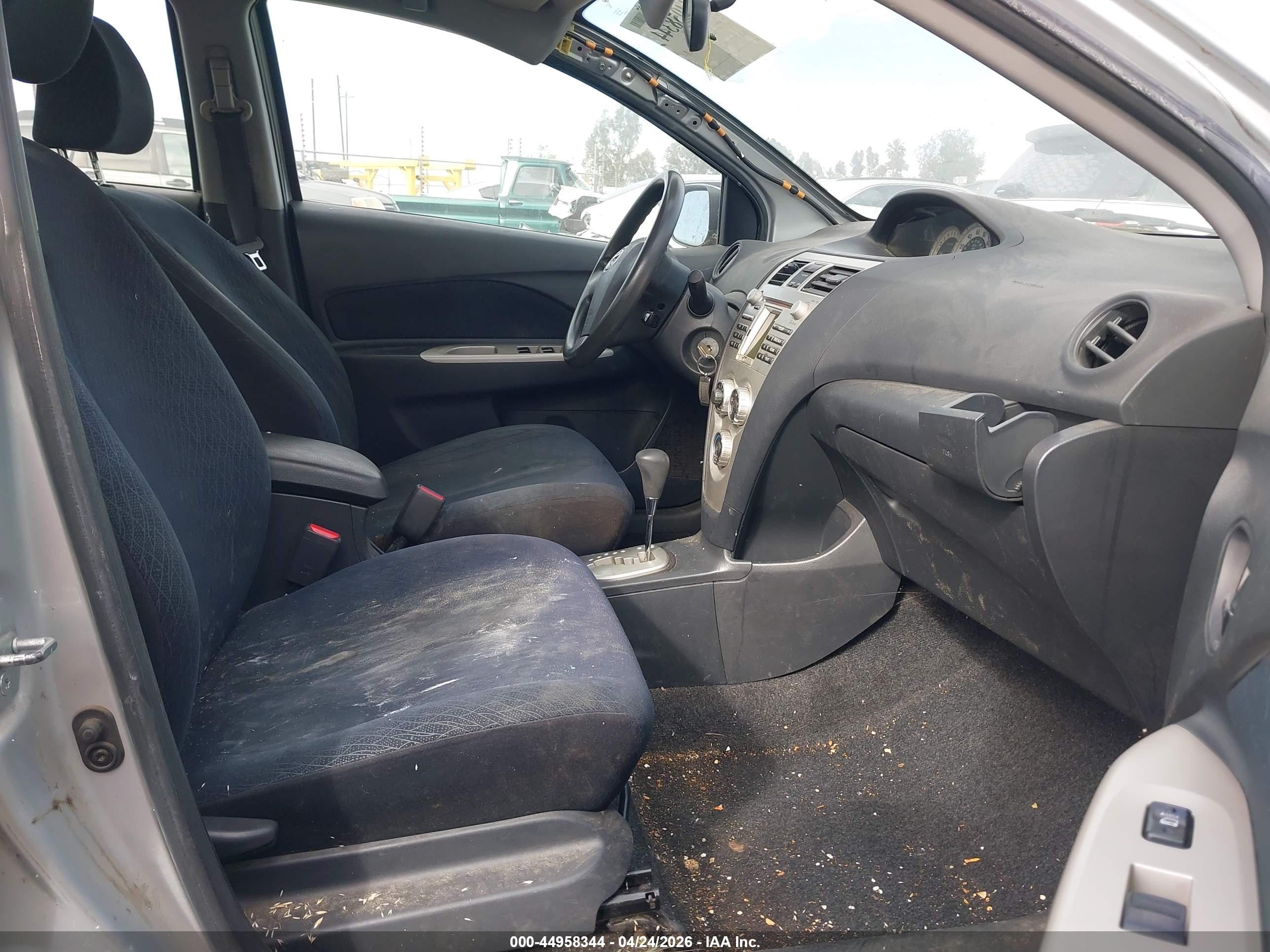 TOYOTA YARIS image 5