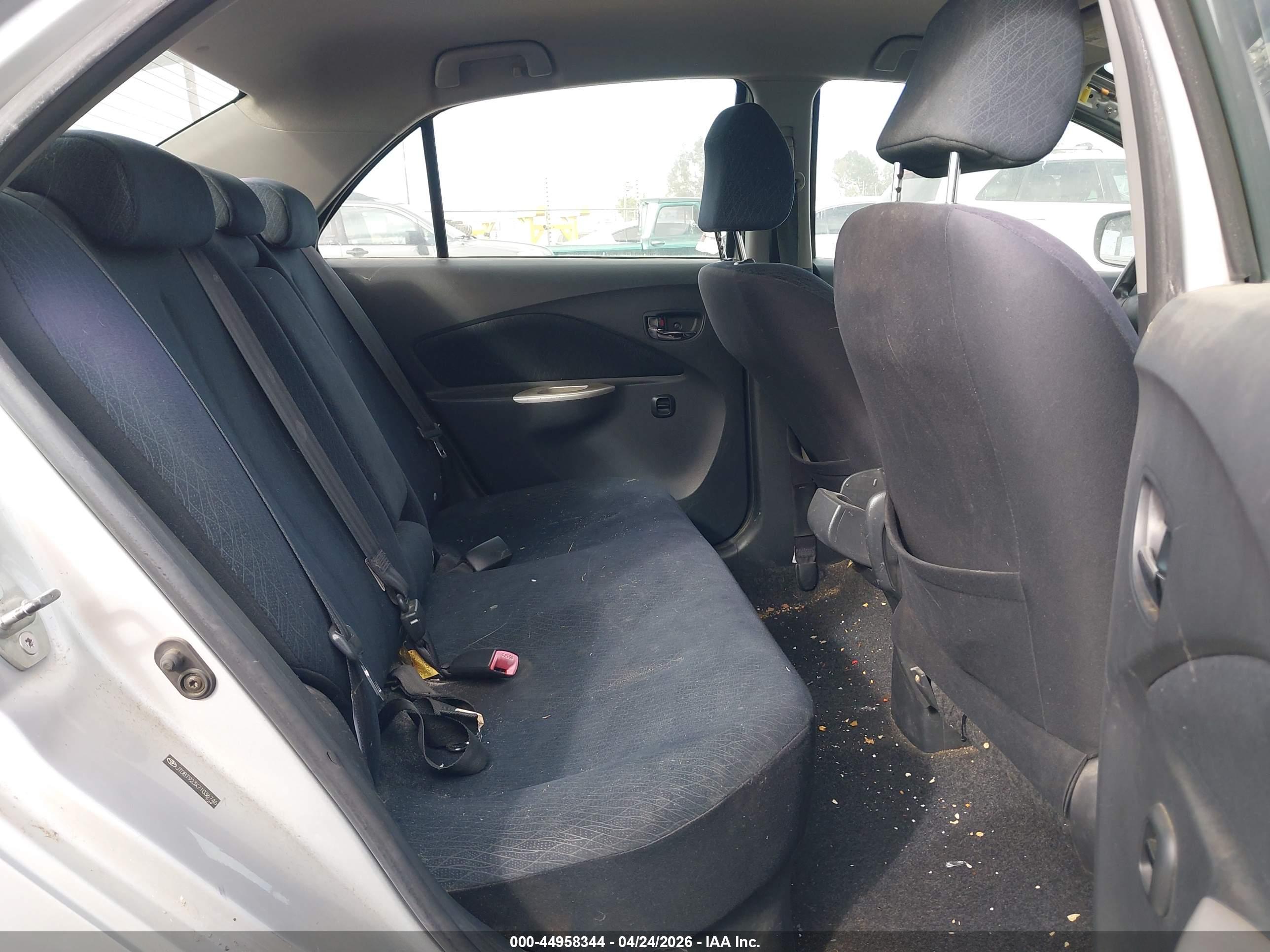TOYOTA YARIS image 8
