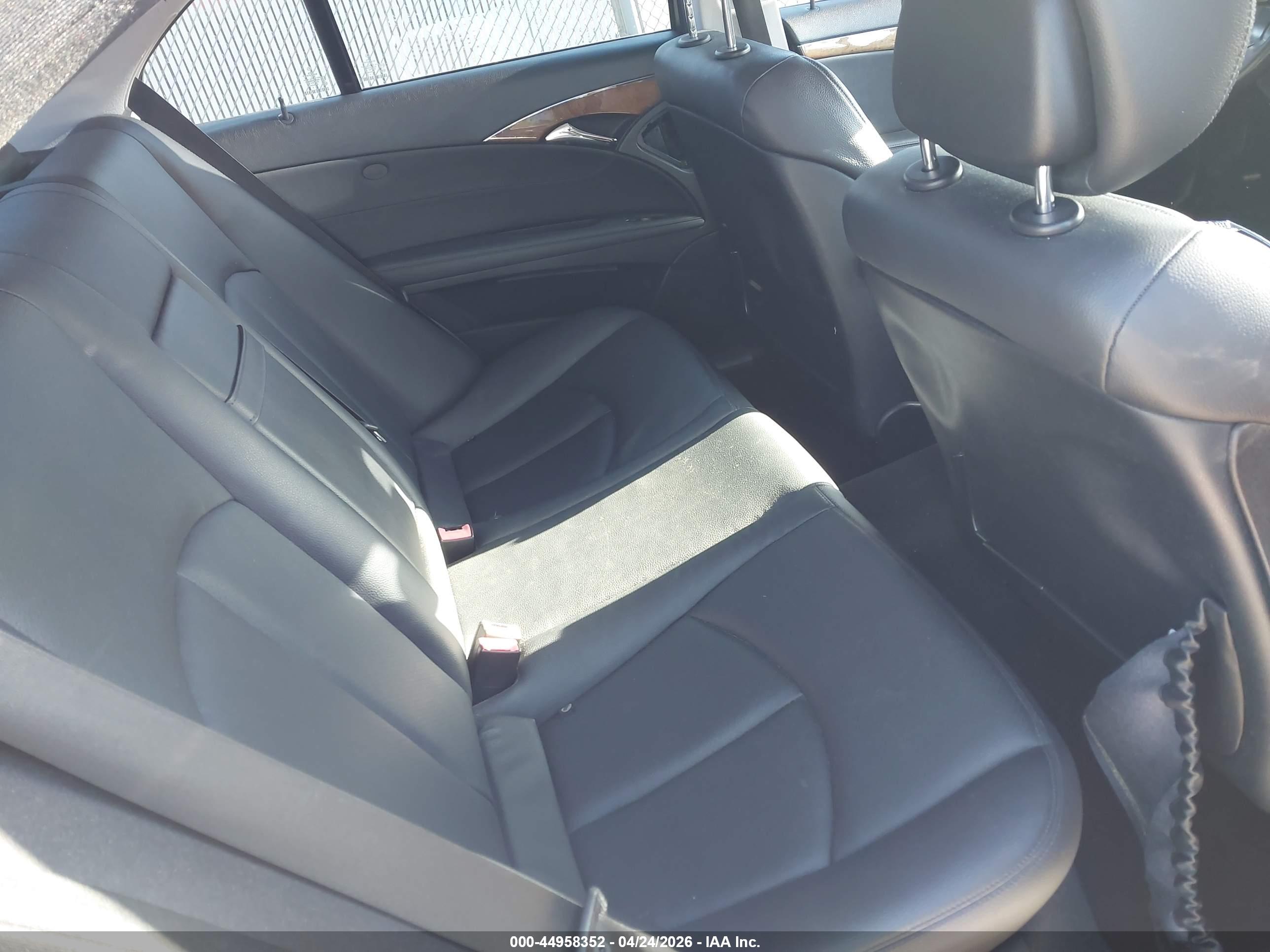 MERCEDES-BENZ E image 8