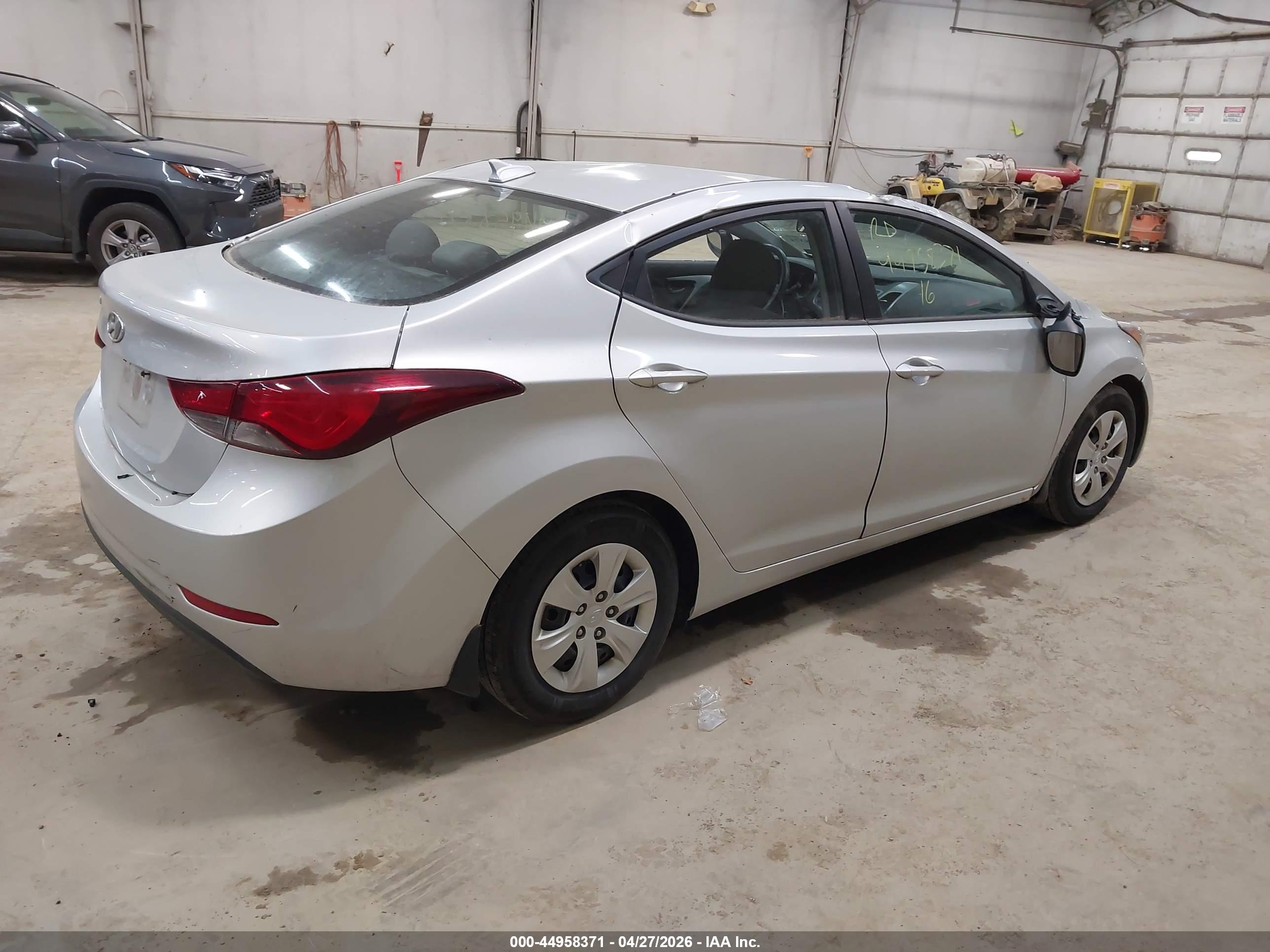 HYUNDAI ELANTRA image 4