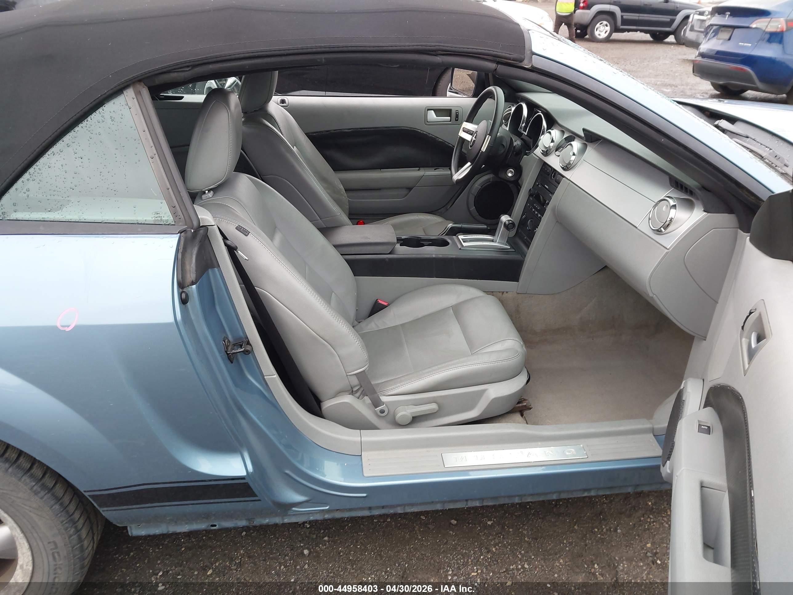 FORD MUSTANG image 5
