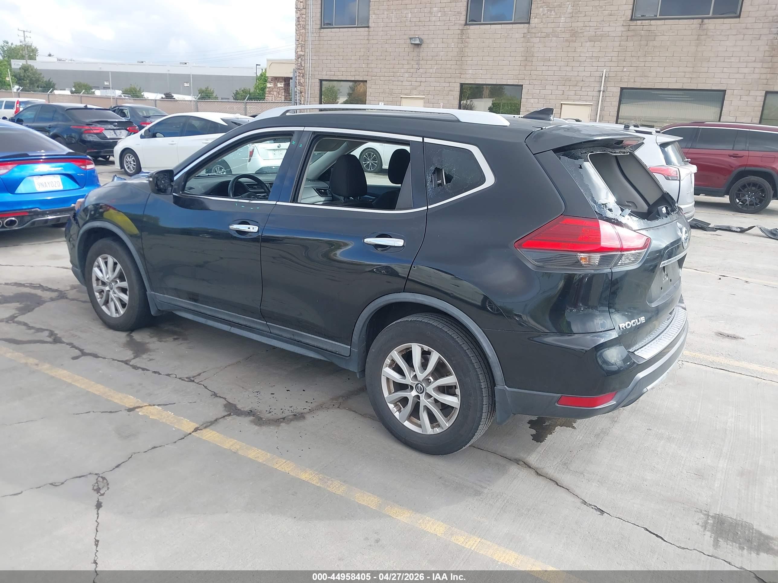 NISSAN ROGUE image 3