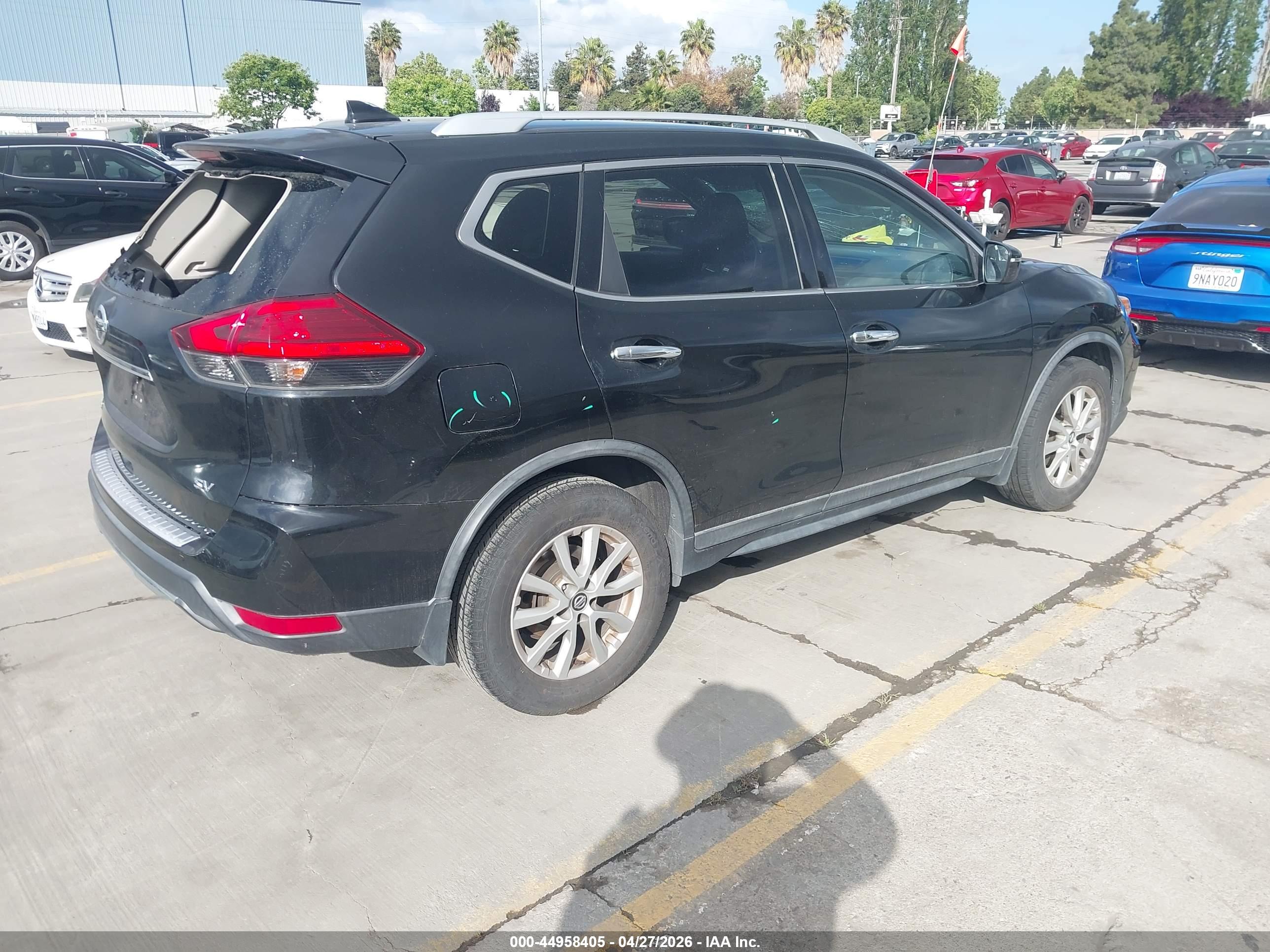 NISSAN ROGUE image 4