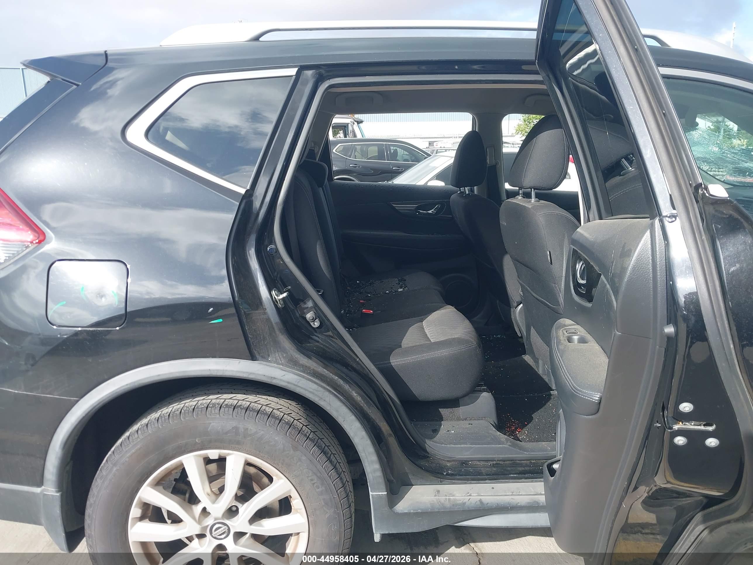 NISSAN ROGUE image 8