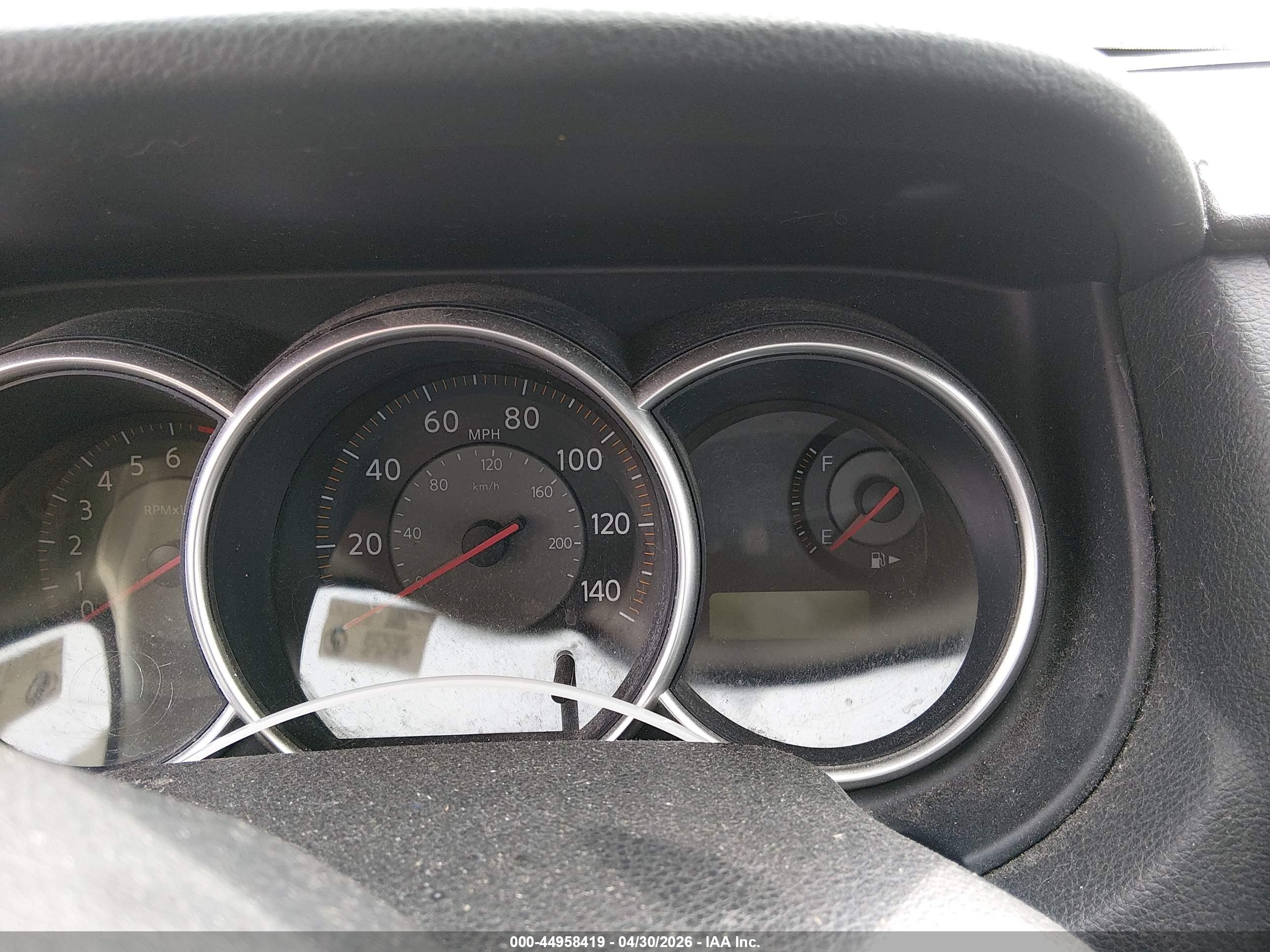 NISSAN VERSA image 7