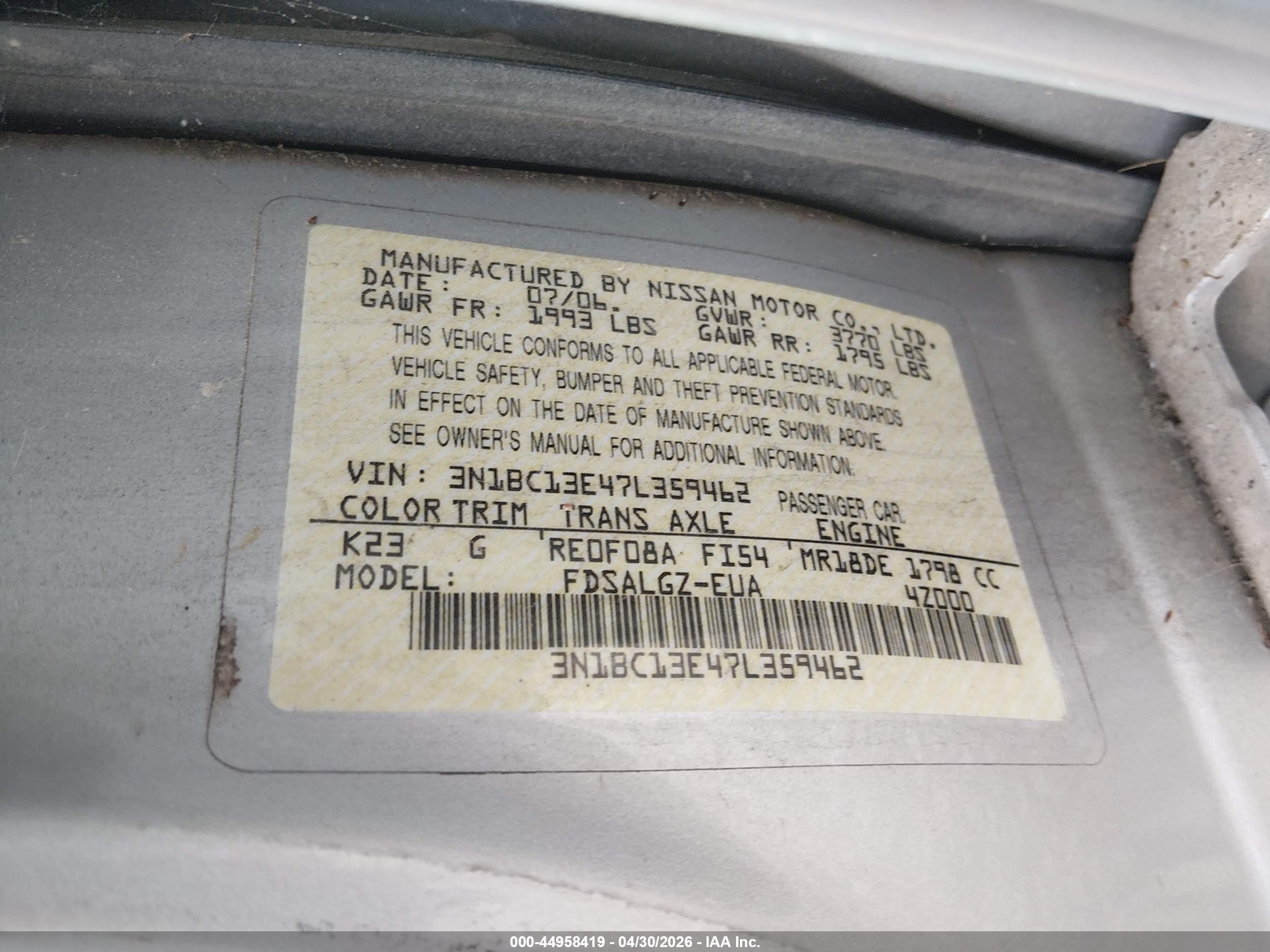 NISSAN VERSA image 9