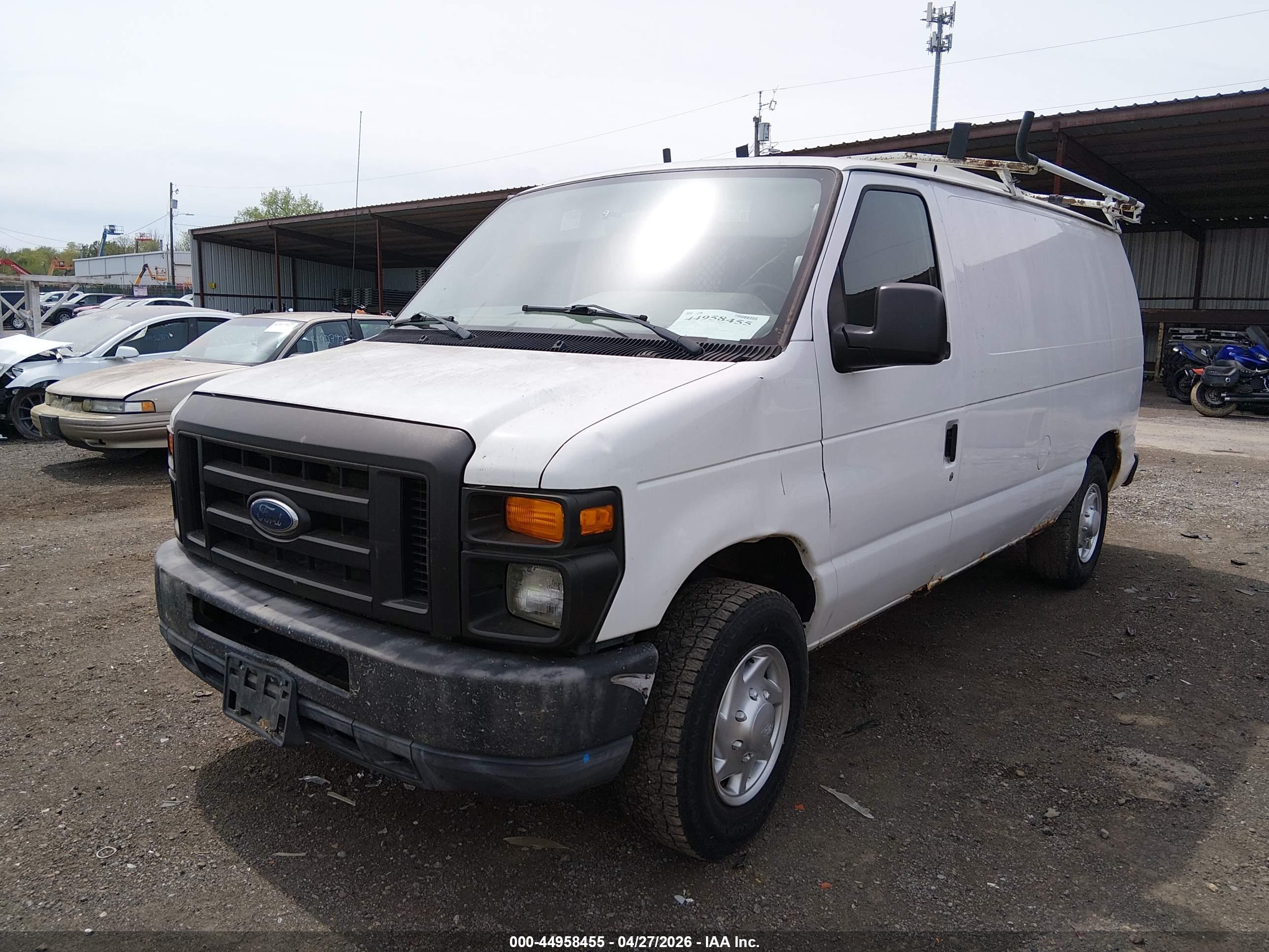 FORD E-150 image 2
