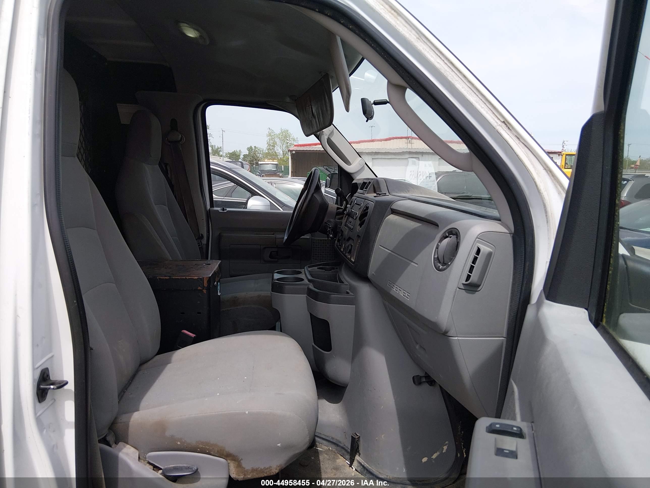 FORD E-150 image 5