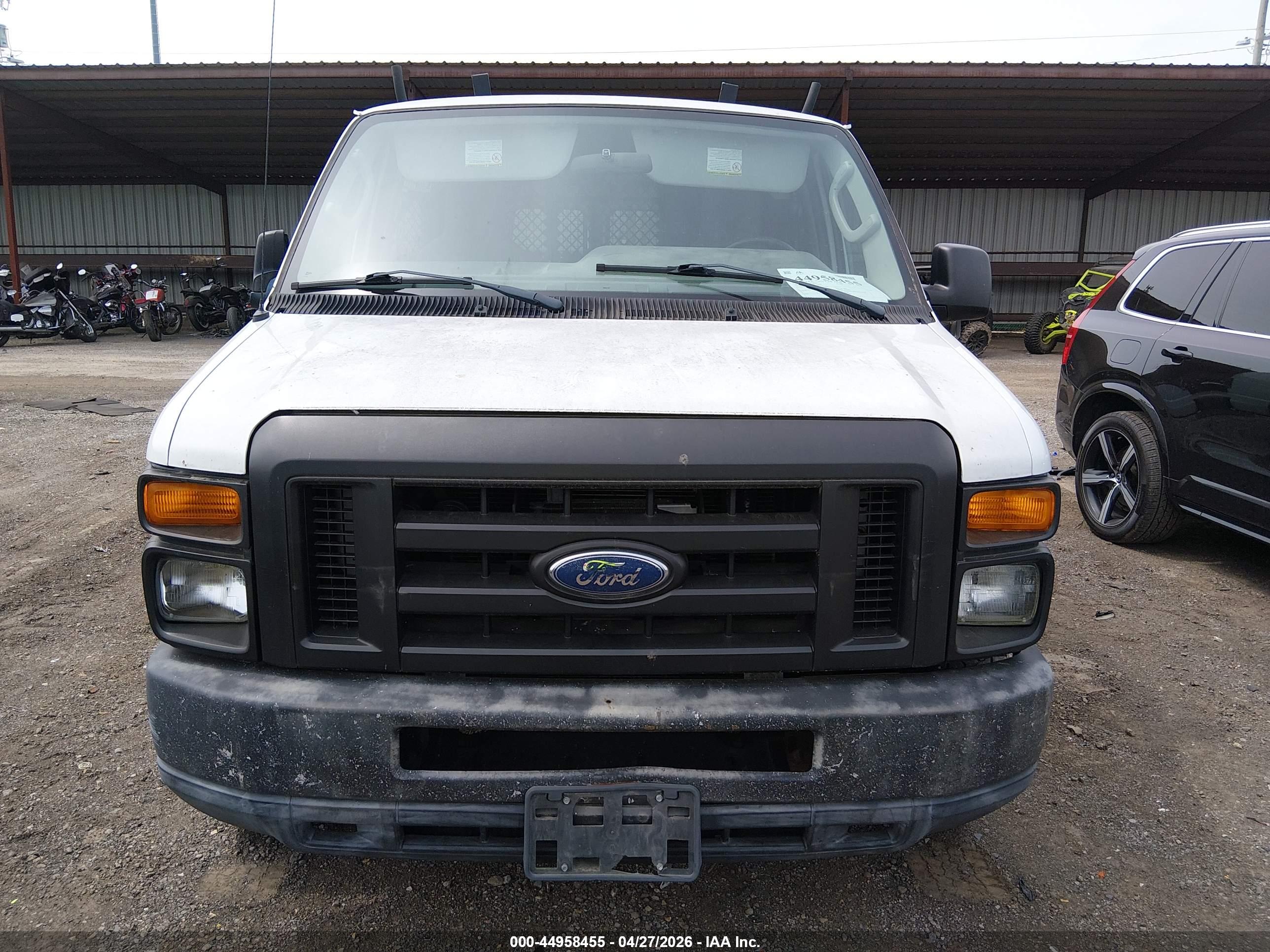 FORD E-150 image 6