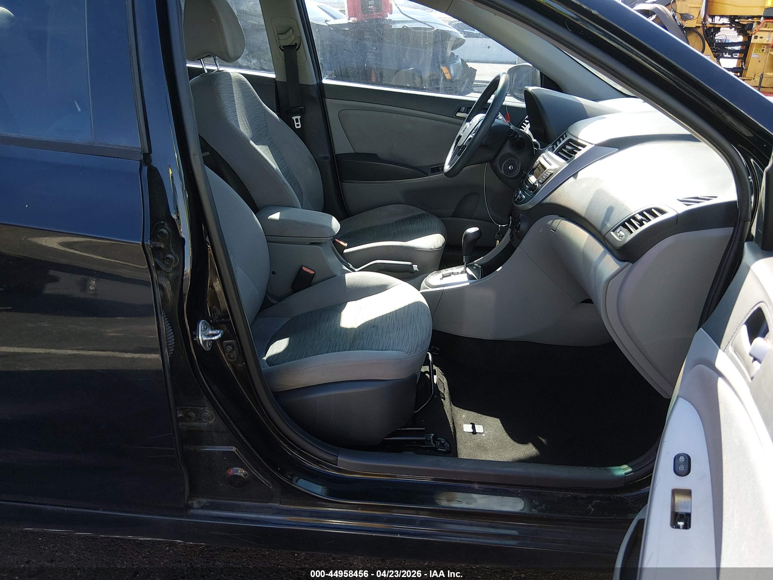 HYUNDAI ACCENT image 5