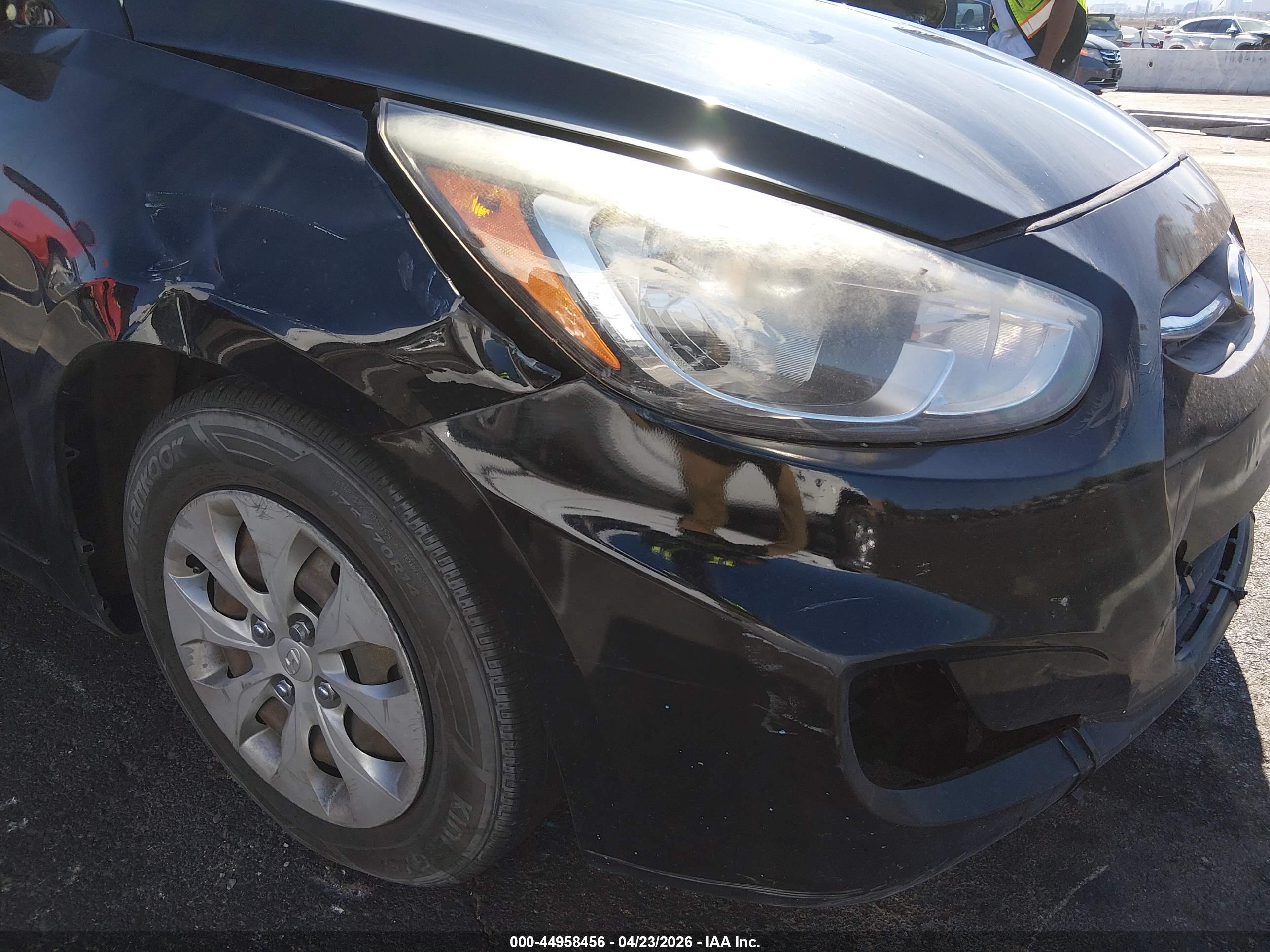HYUNDAI ACCENT image 6