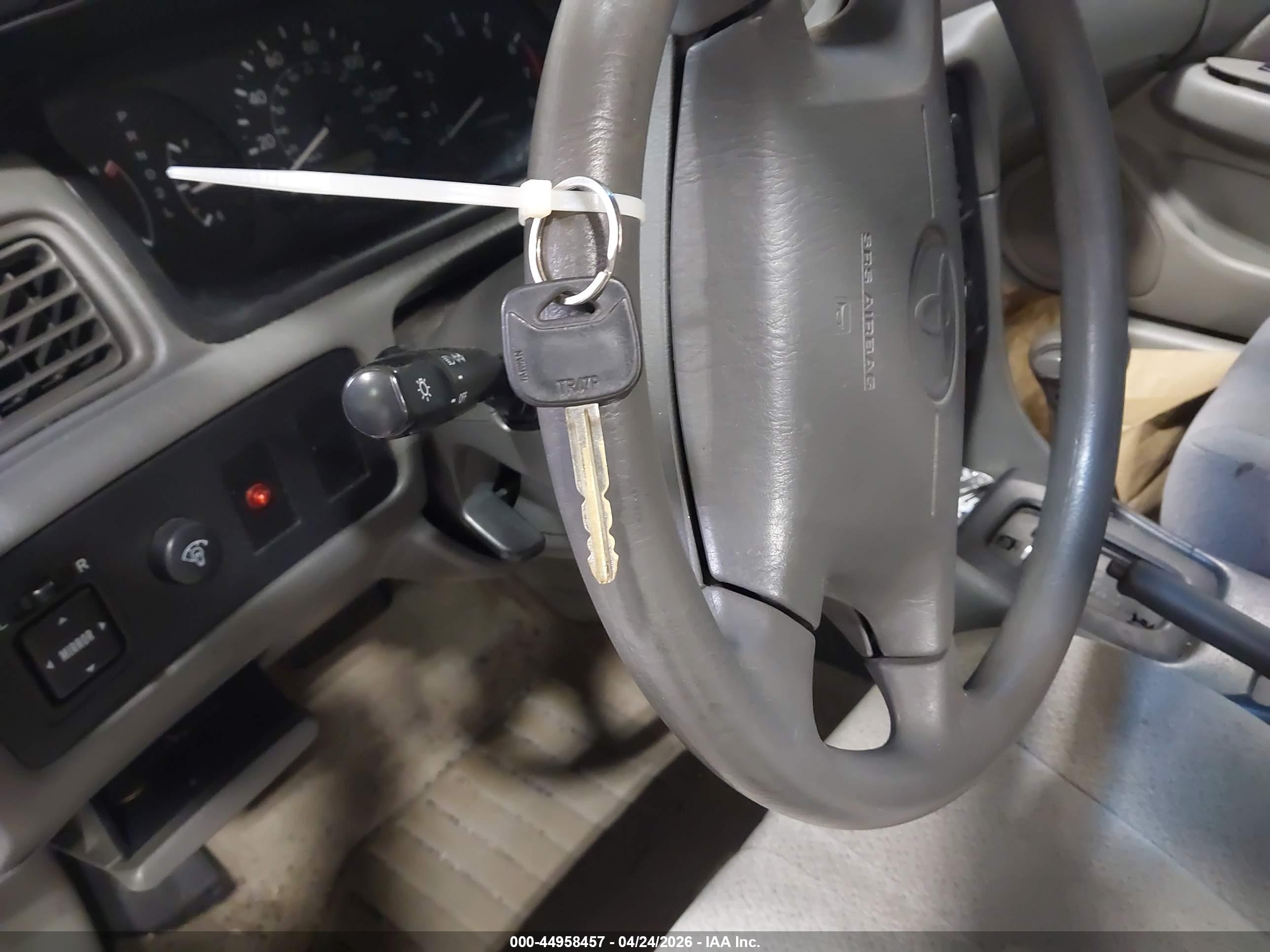 TOYOTA CAMRY image 11