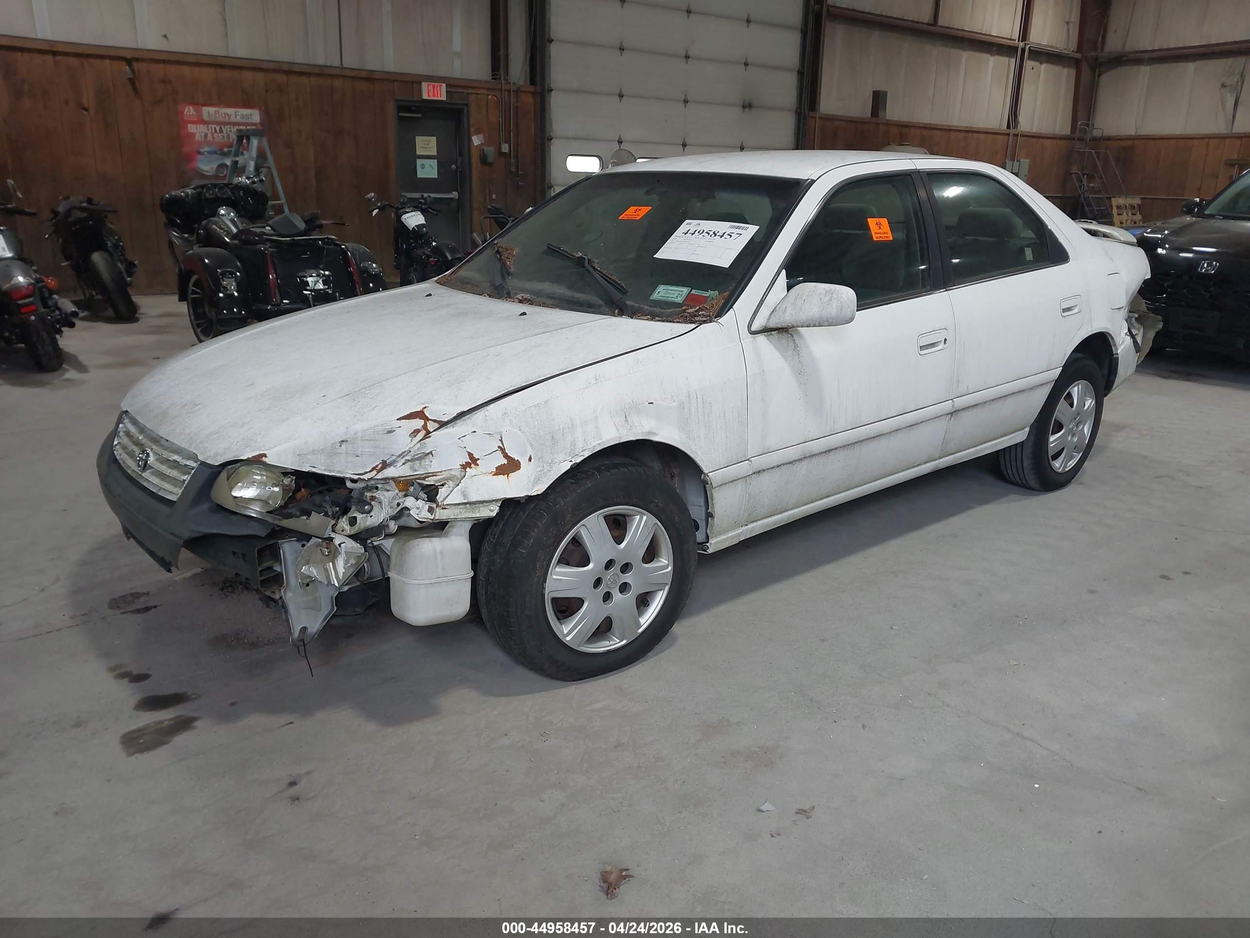 TOYOTA CAMRY image 2