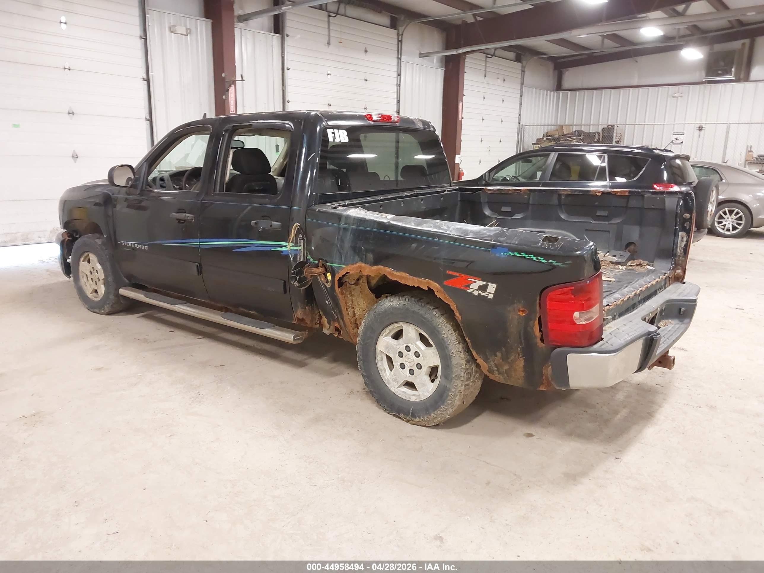 CHEVROLET SILVERADO image 3