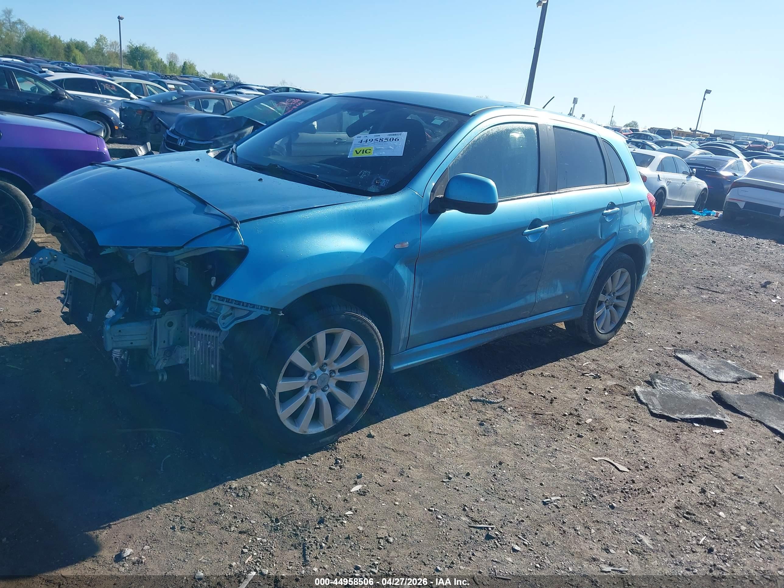 MITSUBISHI OUTLANDER image 2