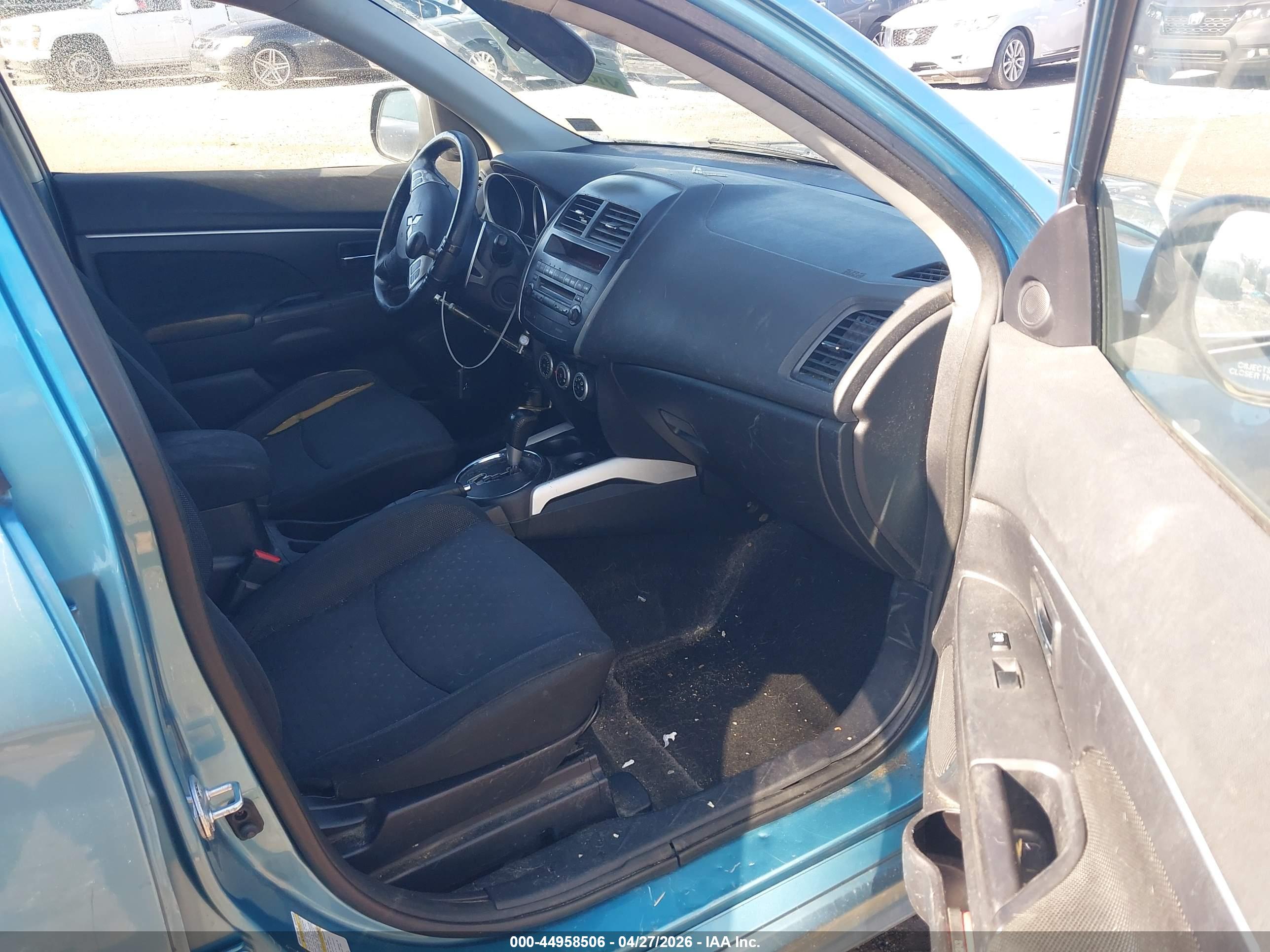 MITSUBISHI OUTLANDER image 5