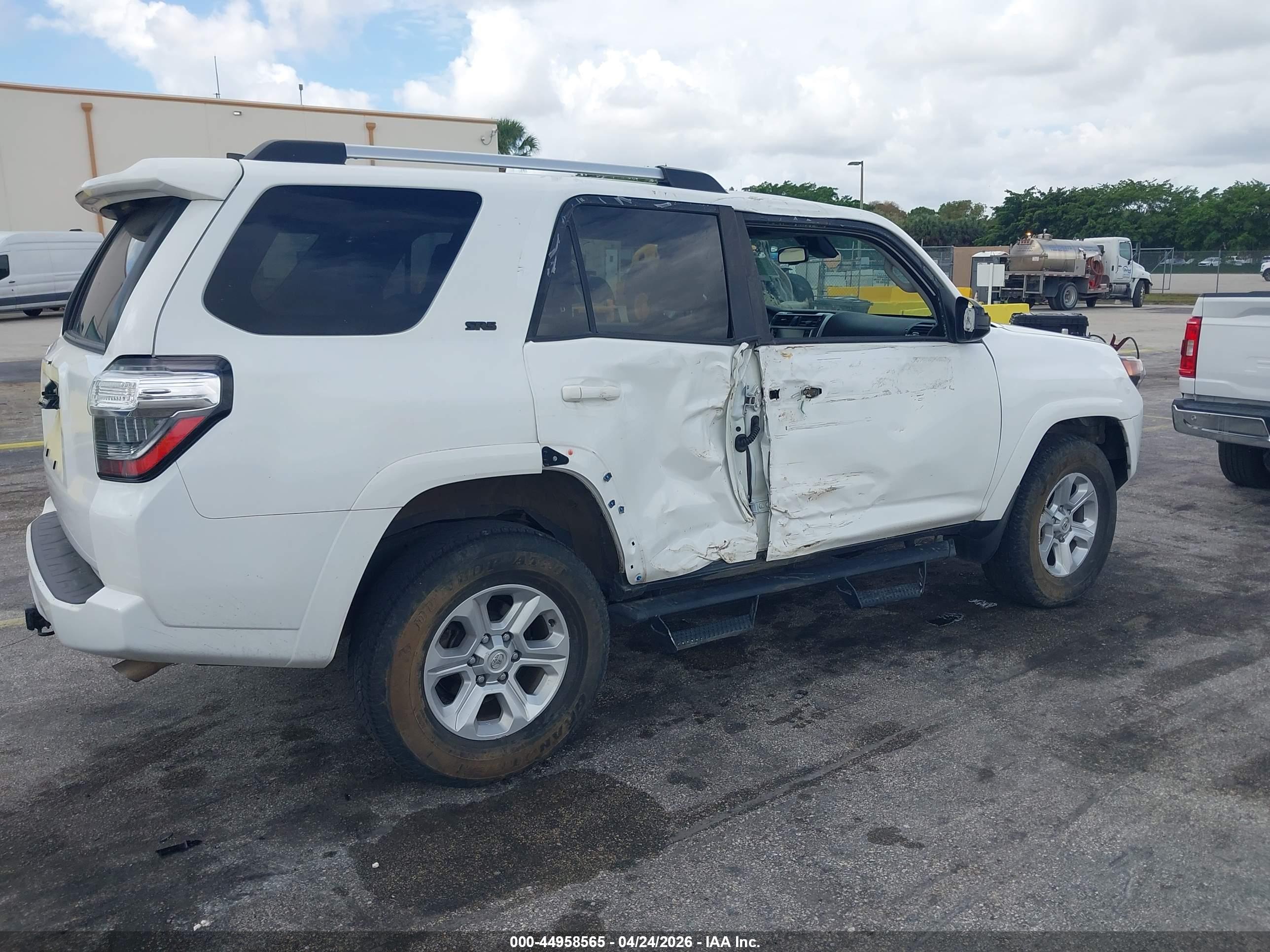 TOYOTA 4RUNNER image 6