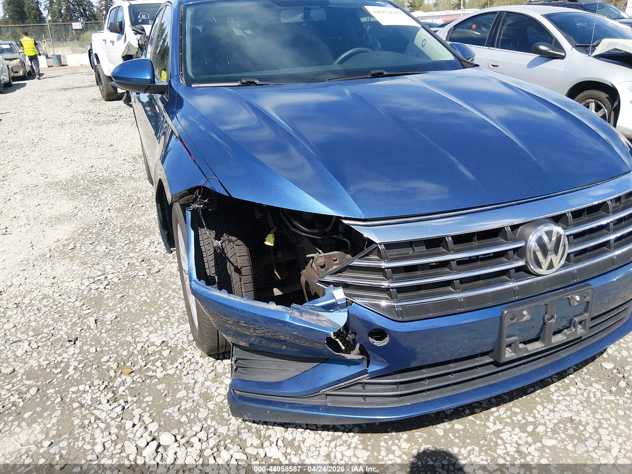 VOLKSWAGEN JETTA image 6