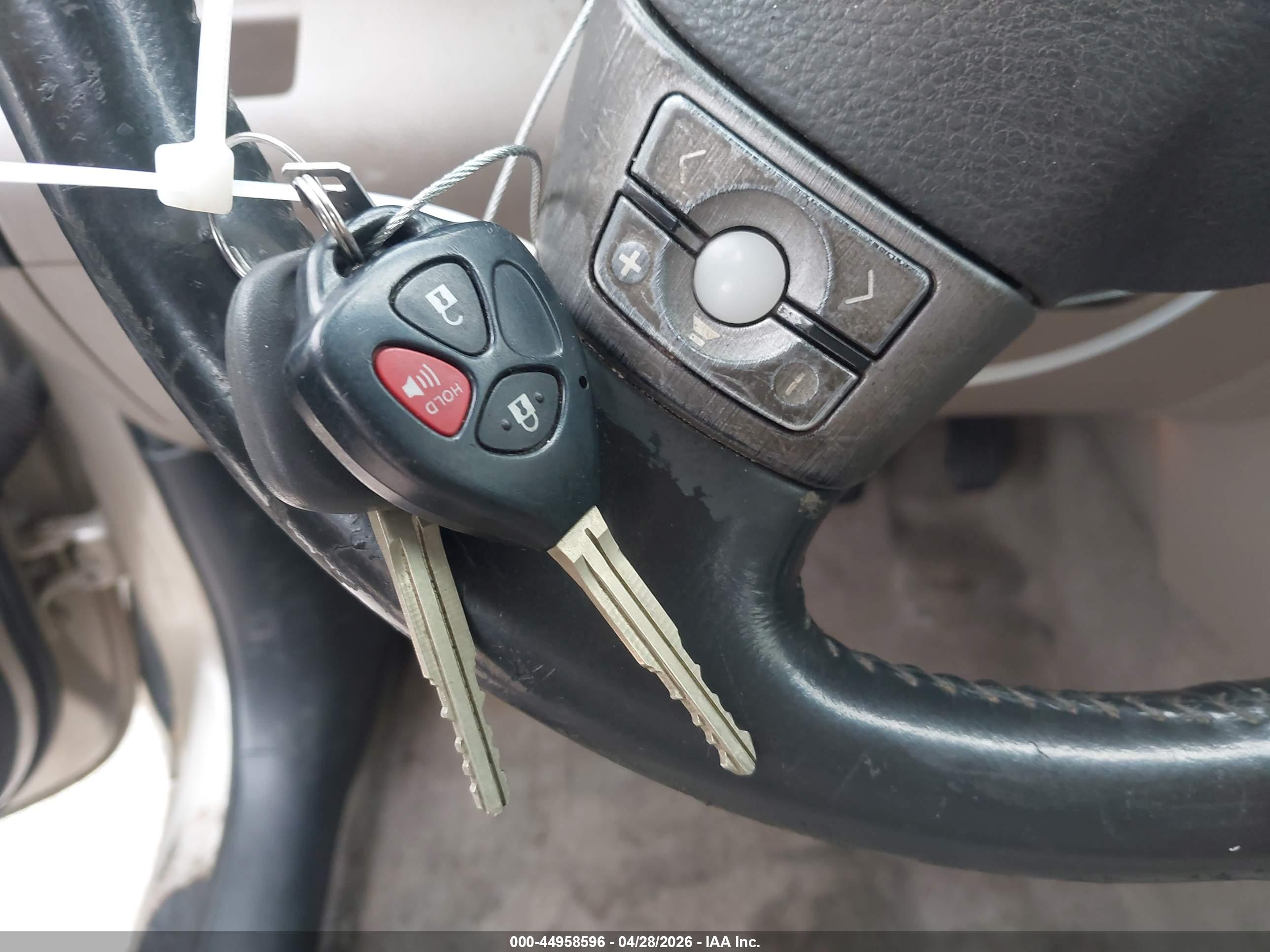 TOYOTA RAV4 image 11