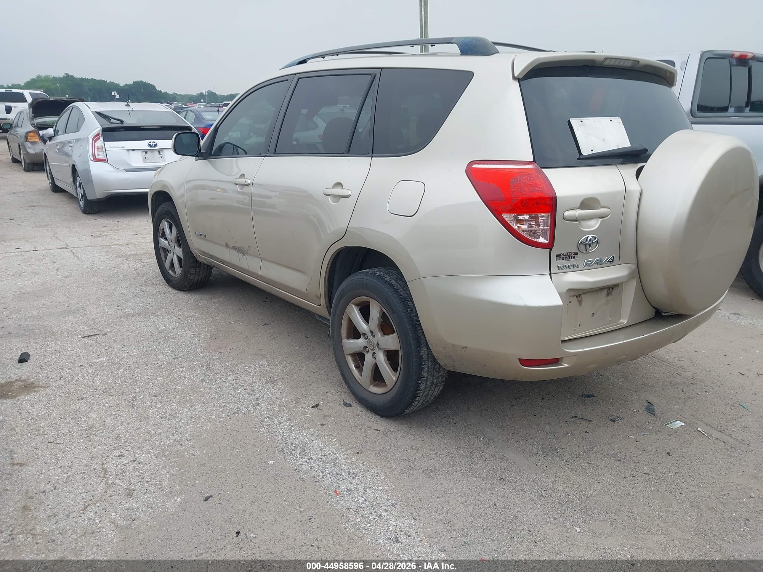 TOYOTA RAV4 image 3