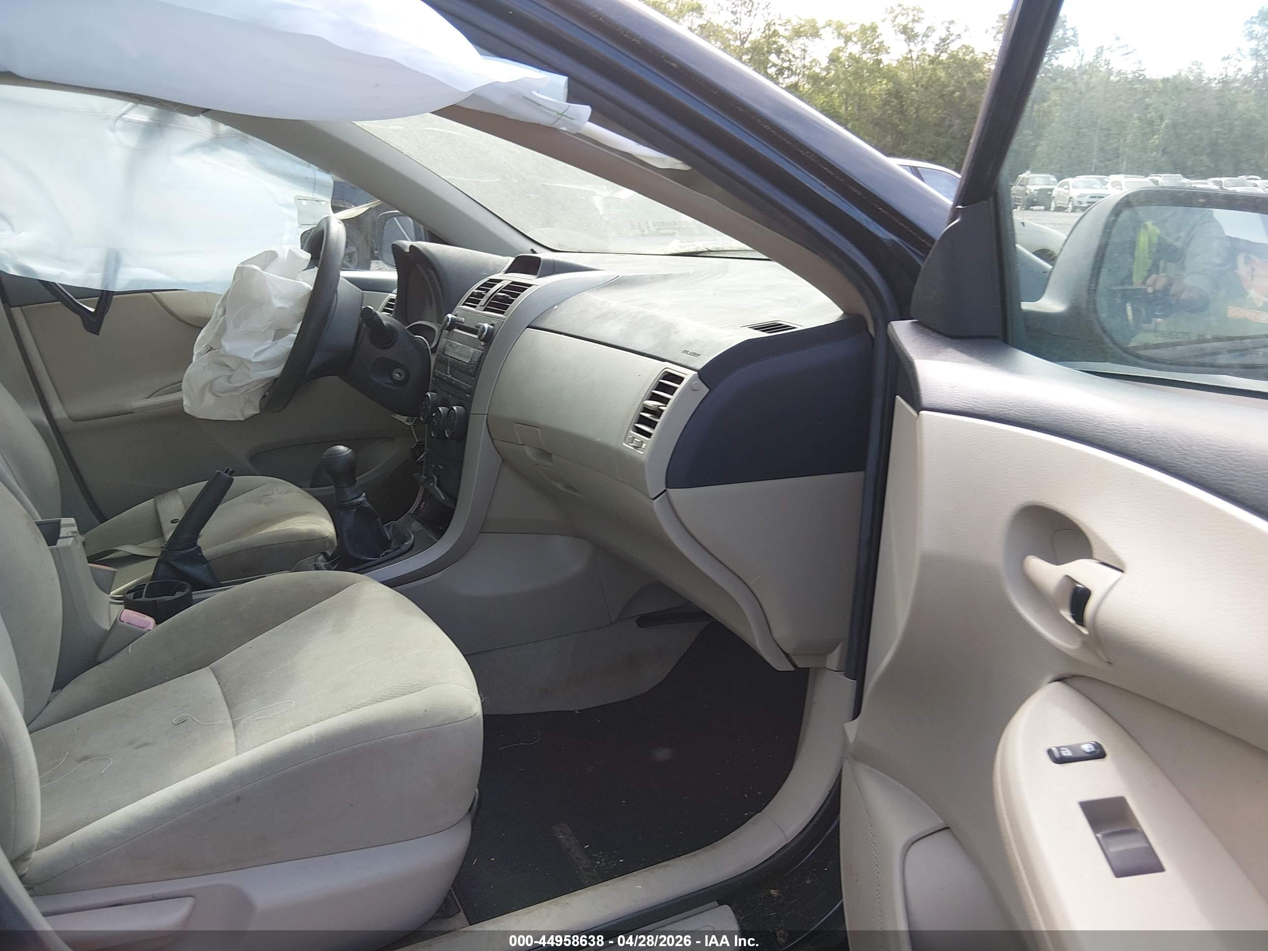 TOYOTA COROLLA image 5
