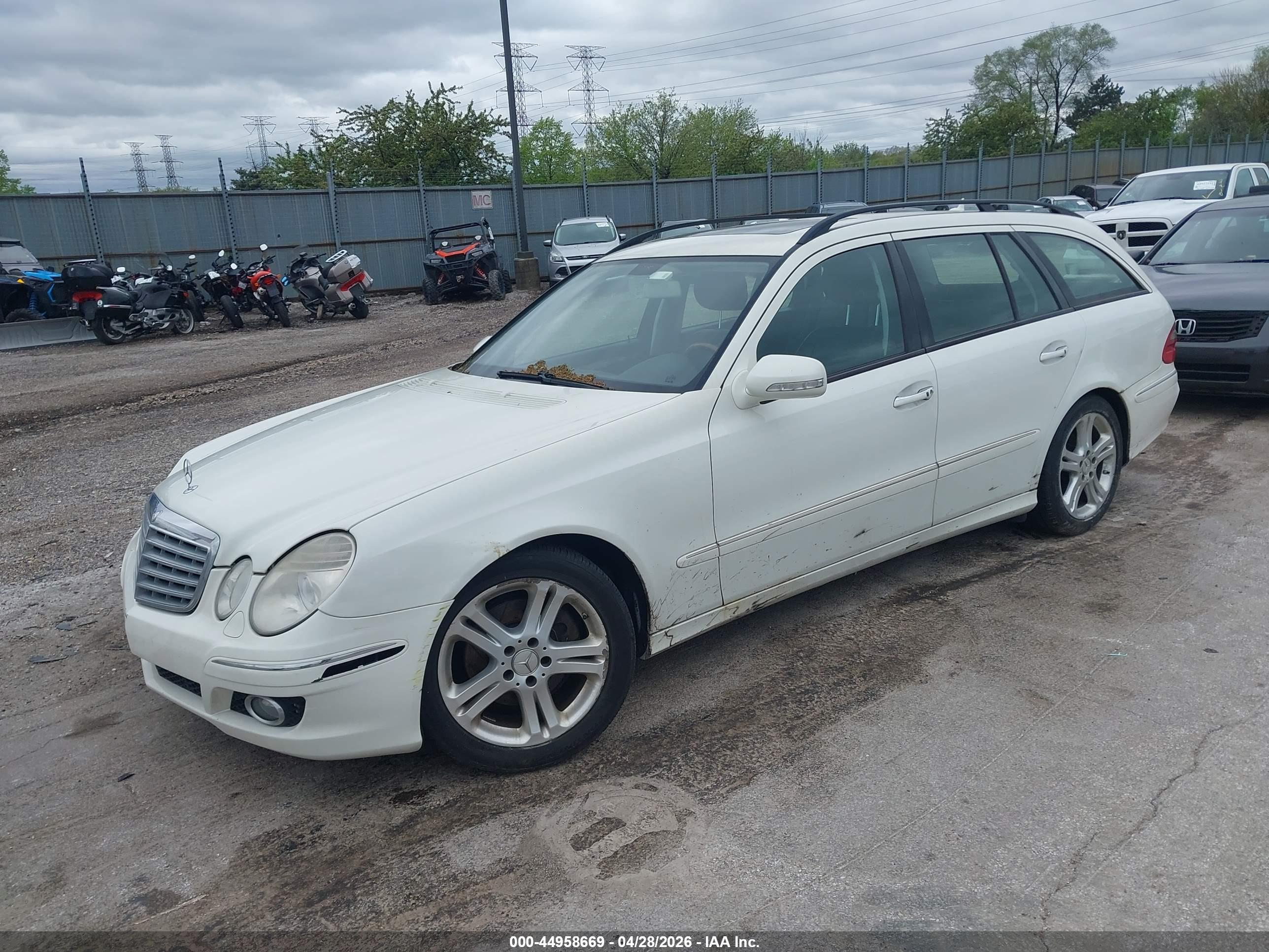 MERCEDES-BENZ E image 2