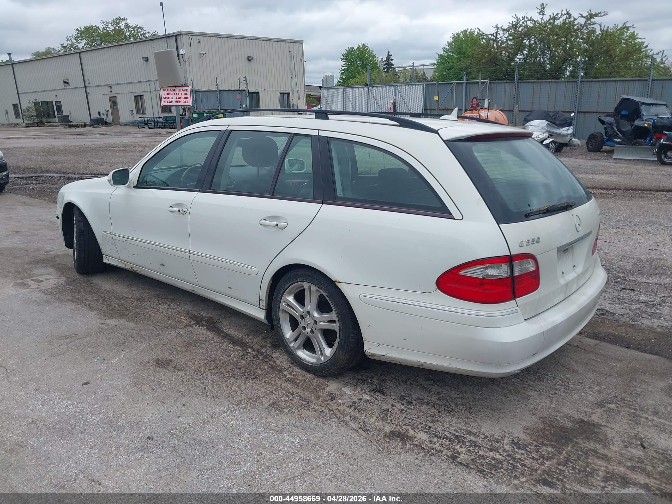 MERCEDES-BENZ E image 3