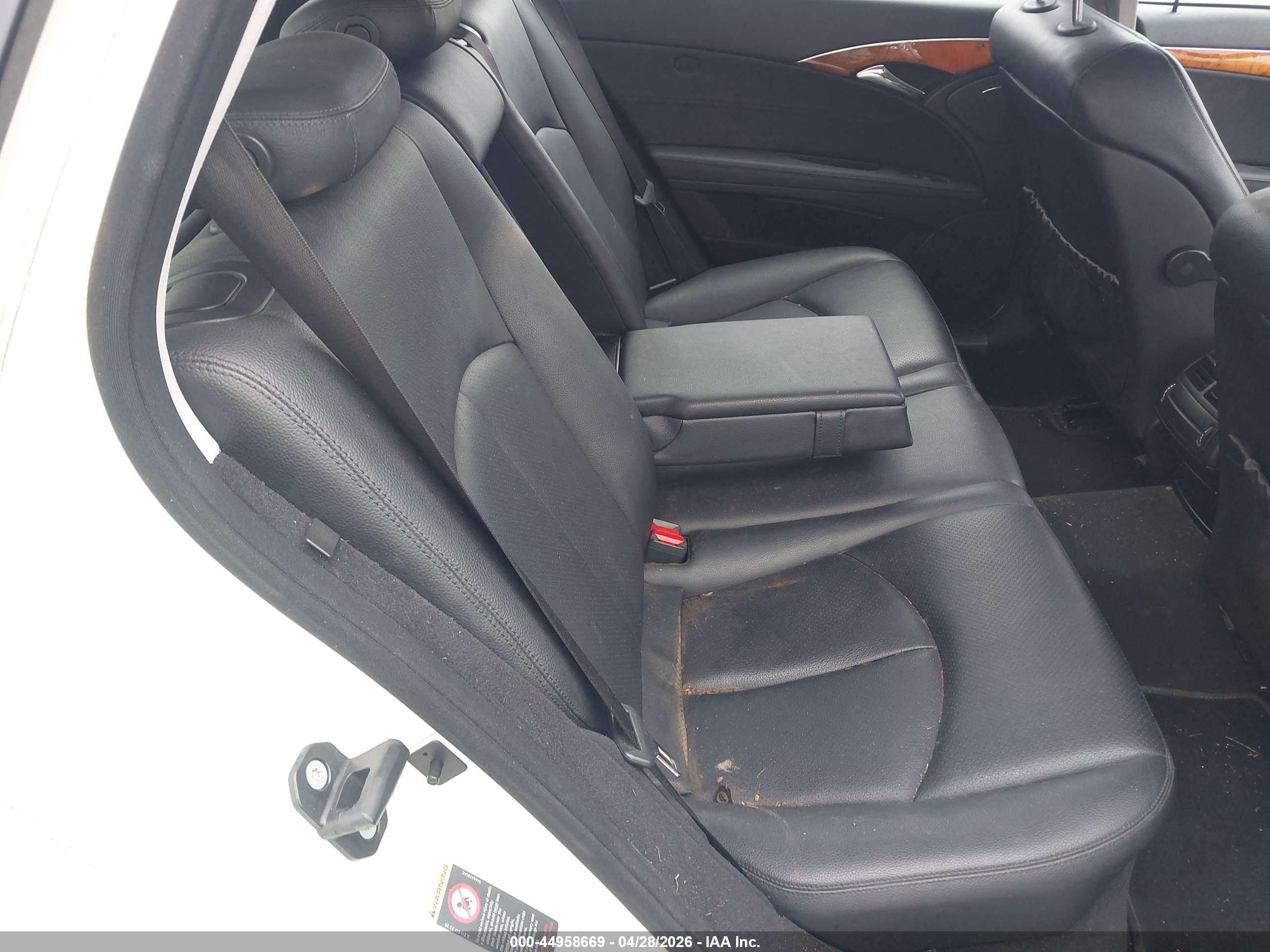 MERCEDES-BENZ E image 8