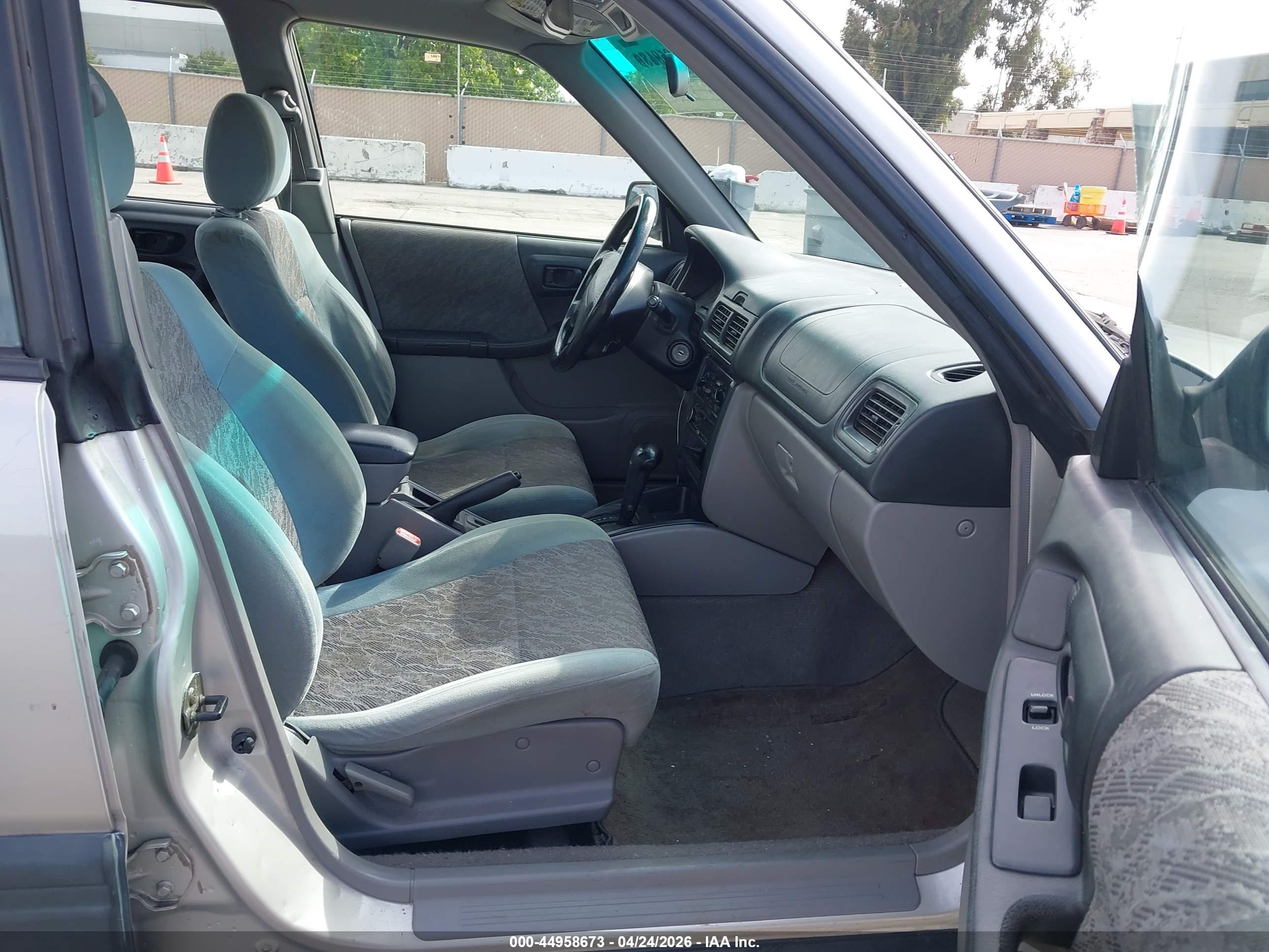 SUBARU FORESTER image 5