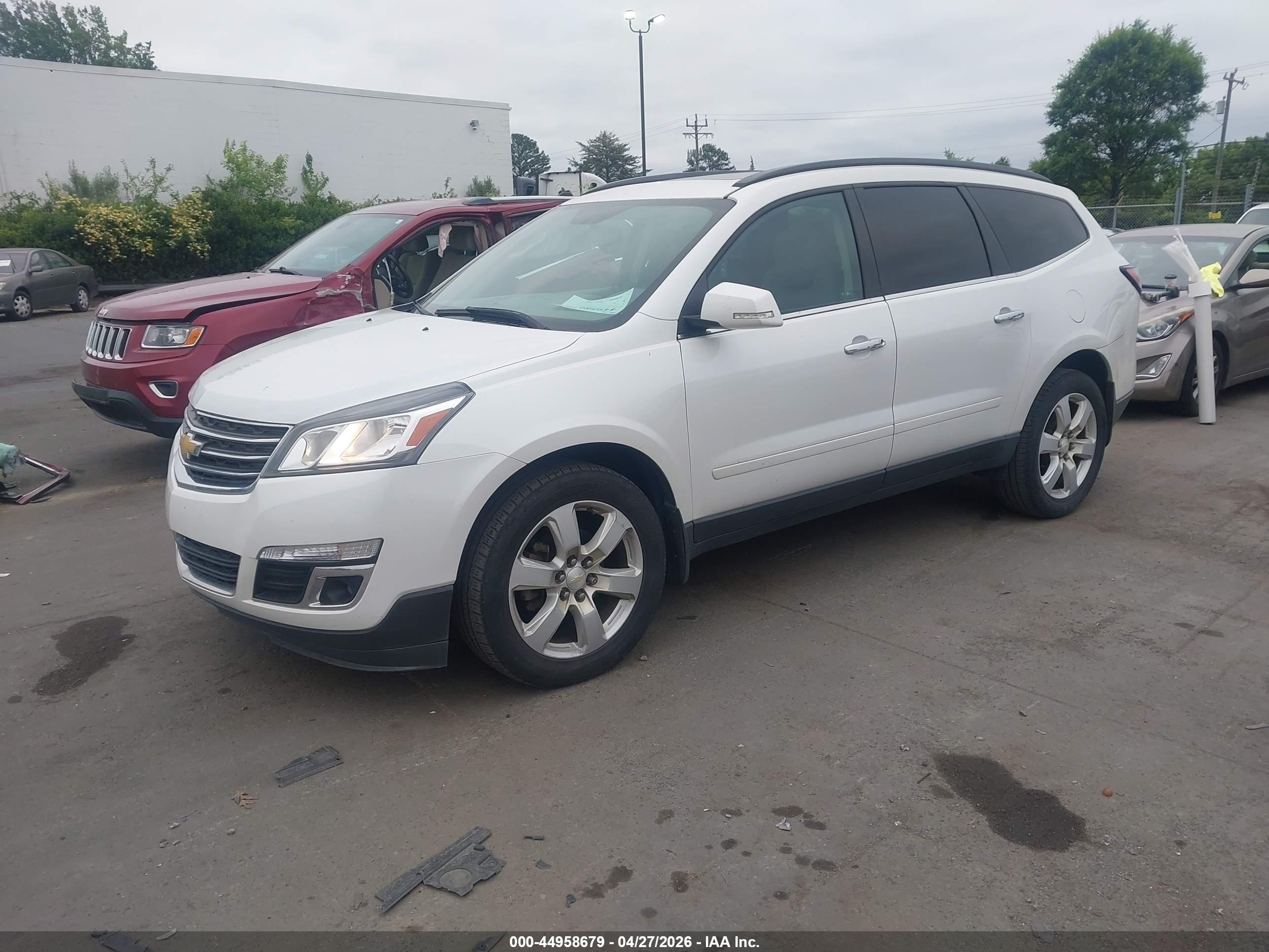 CHEVROLET TRAVERSE image 2