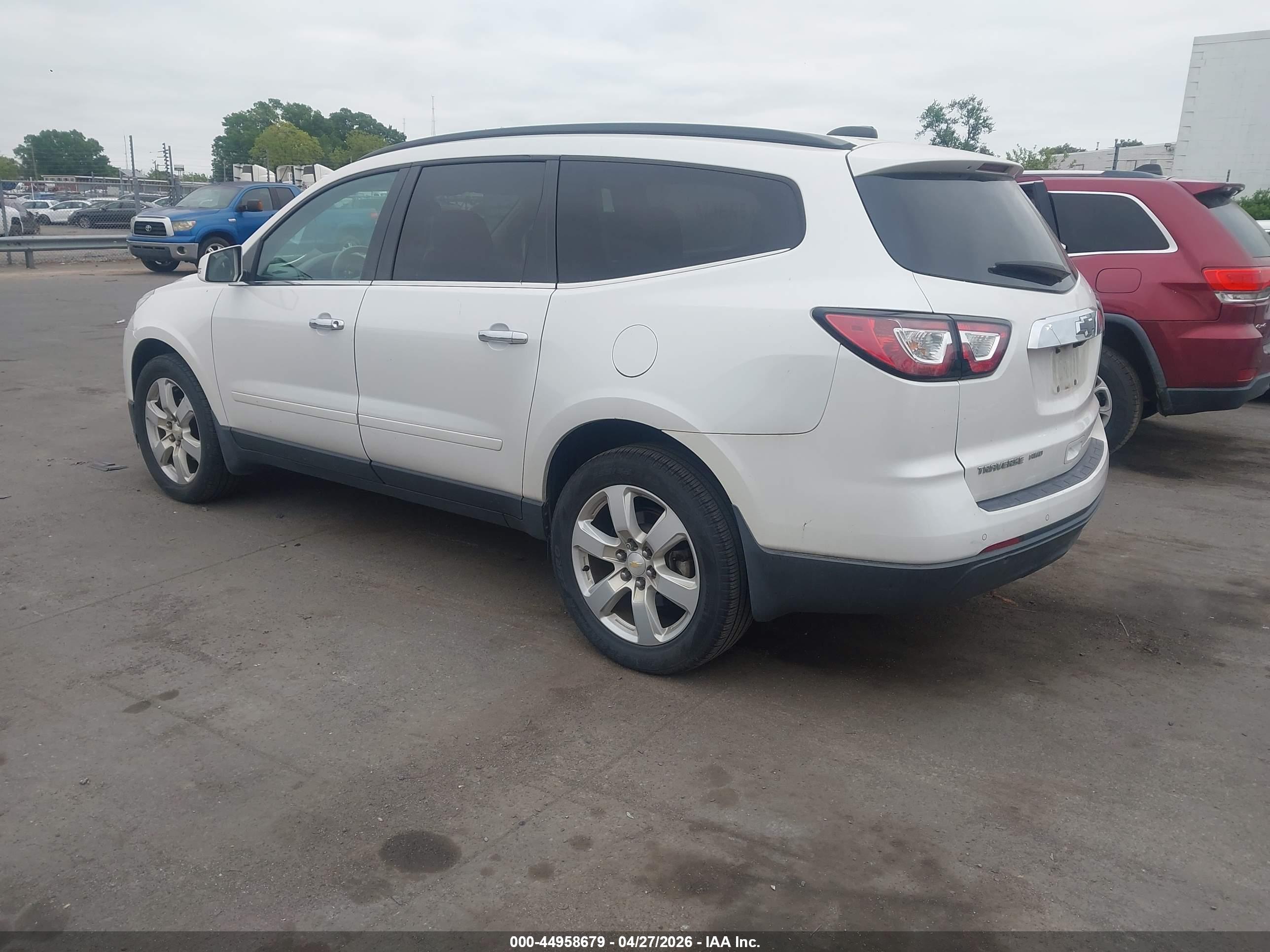 CHEVROLET TRAVERSE image 3
