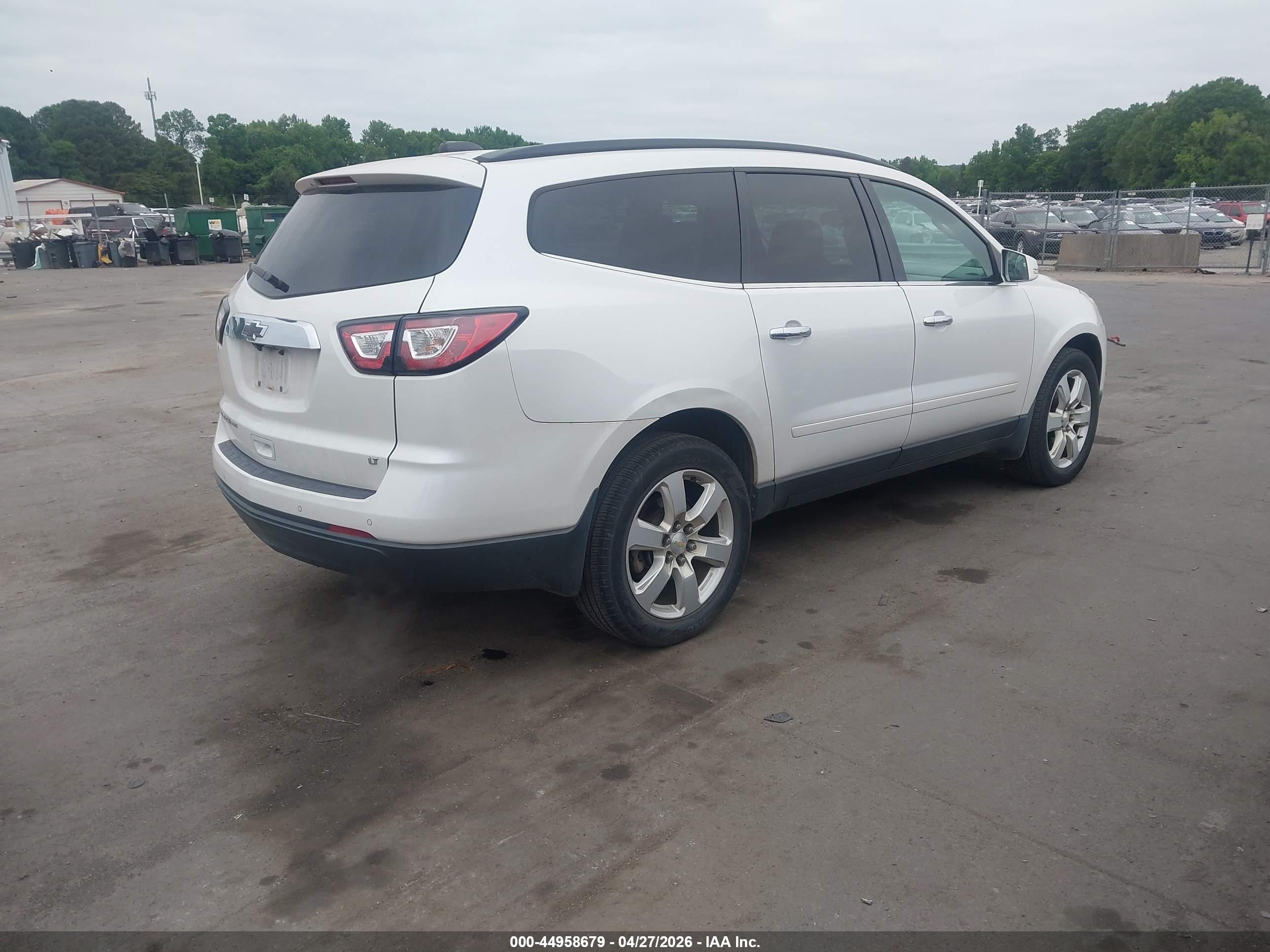 CHEVROLET TRAVERSE image 4
