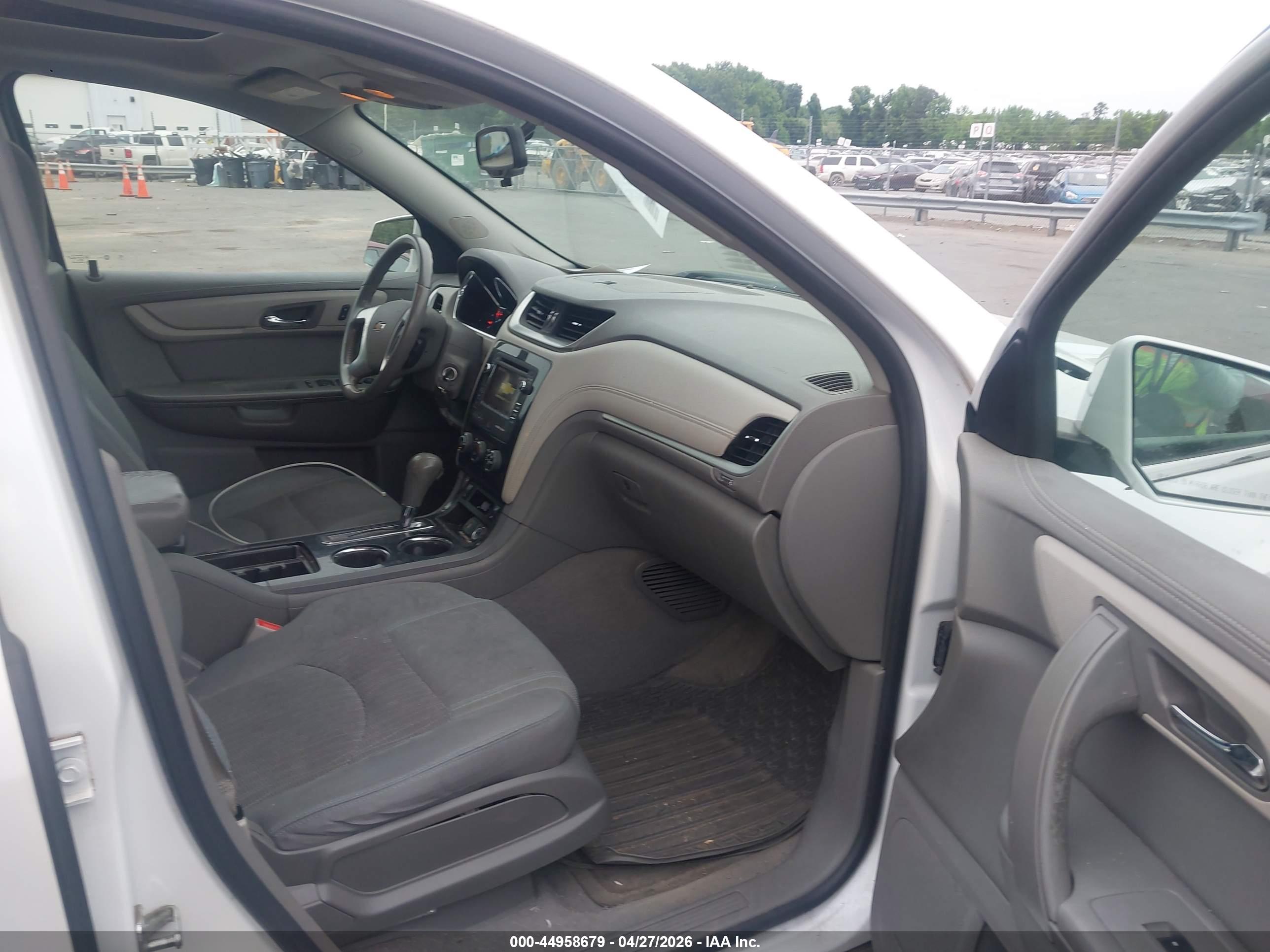CHEVROLET TRAVERSE image 5
