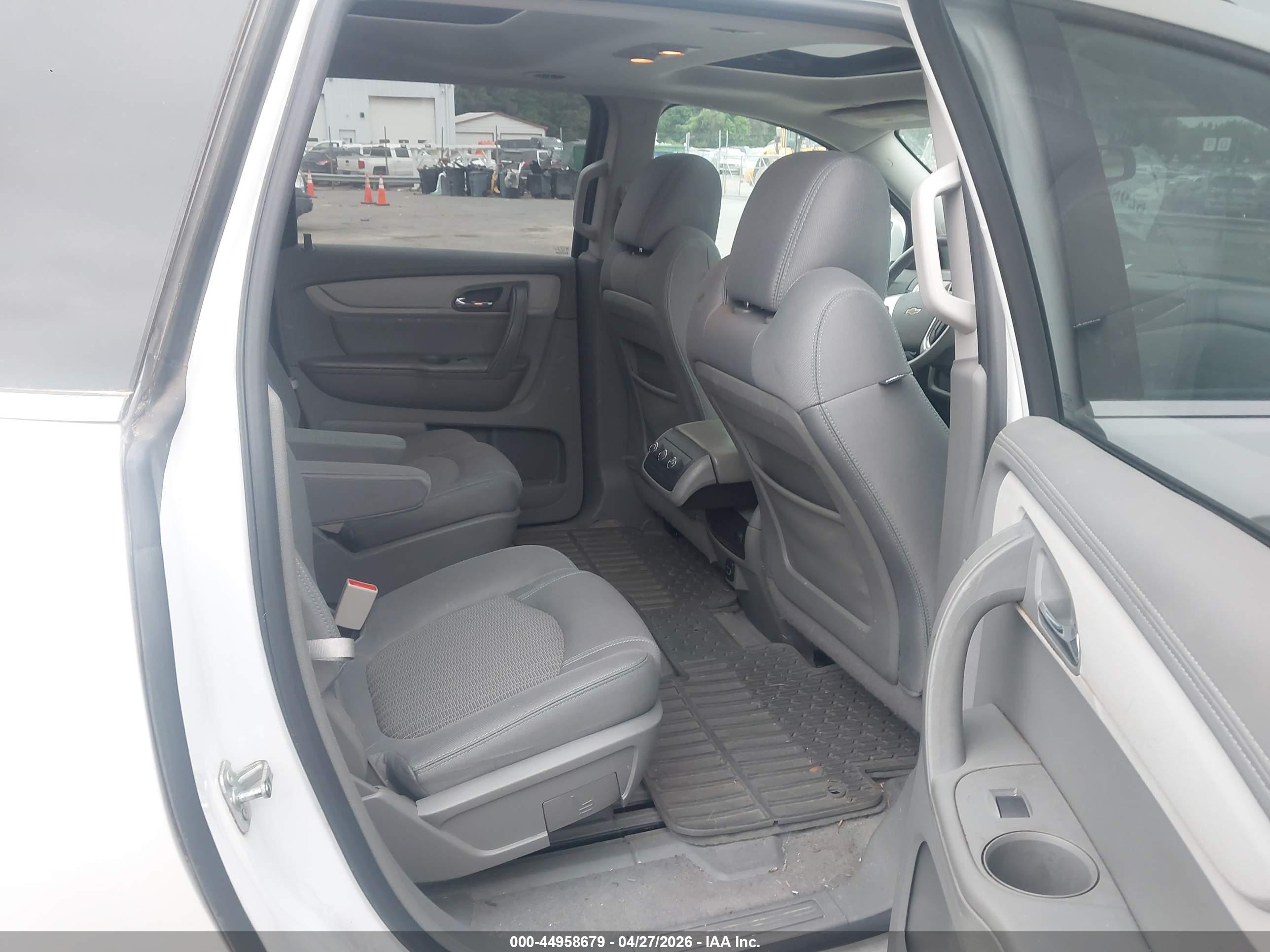 CHEVROLET TRAVERSE image 8