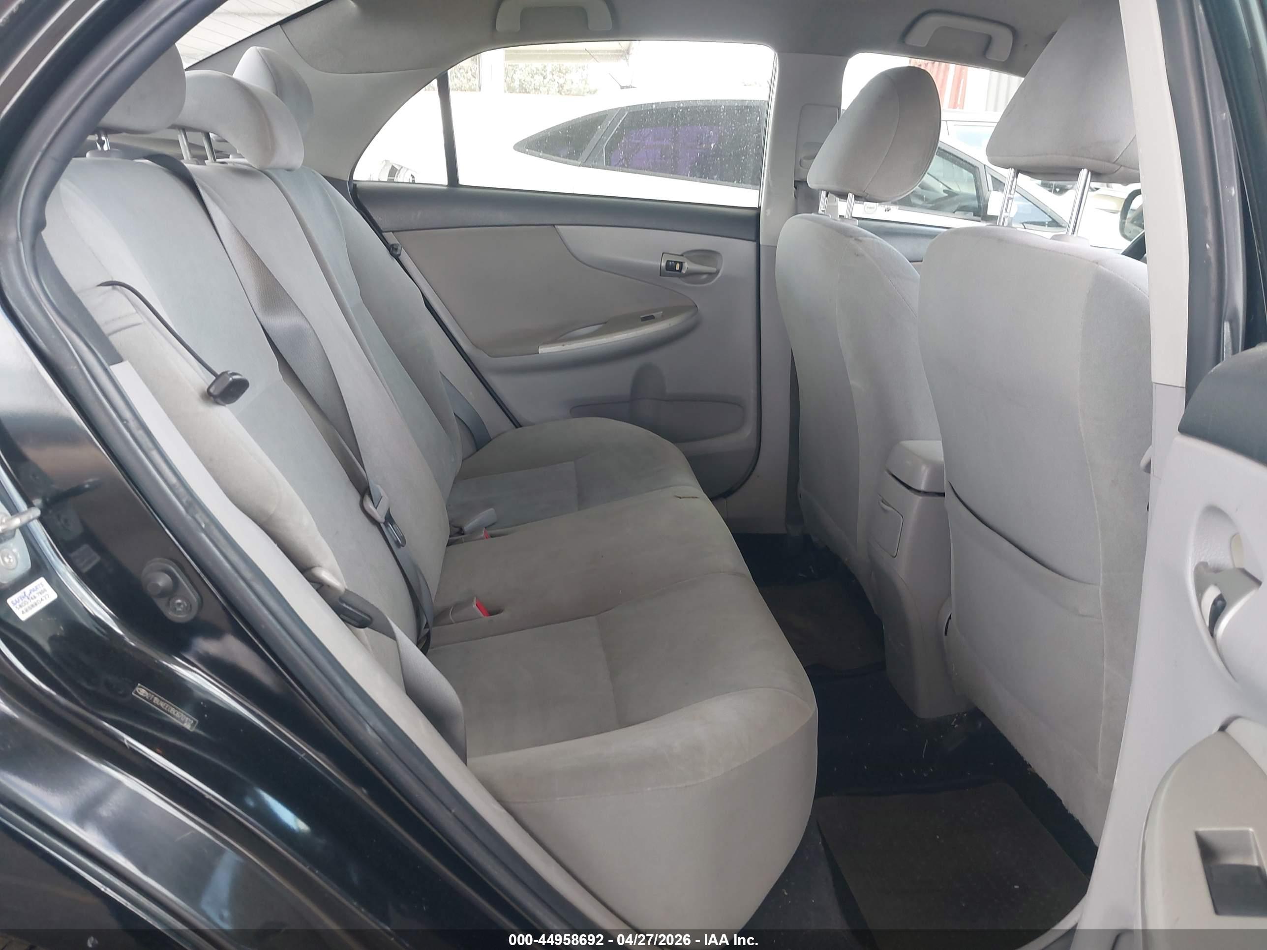 TOYOTA COROLLA image 8