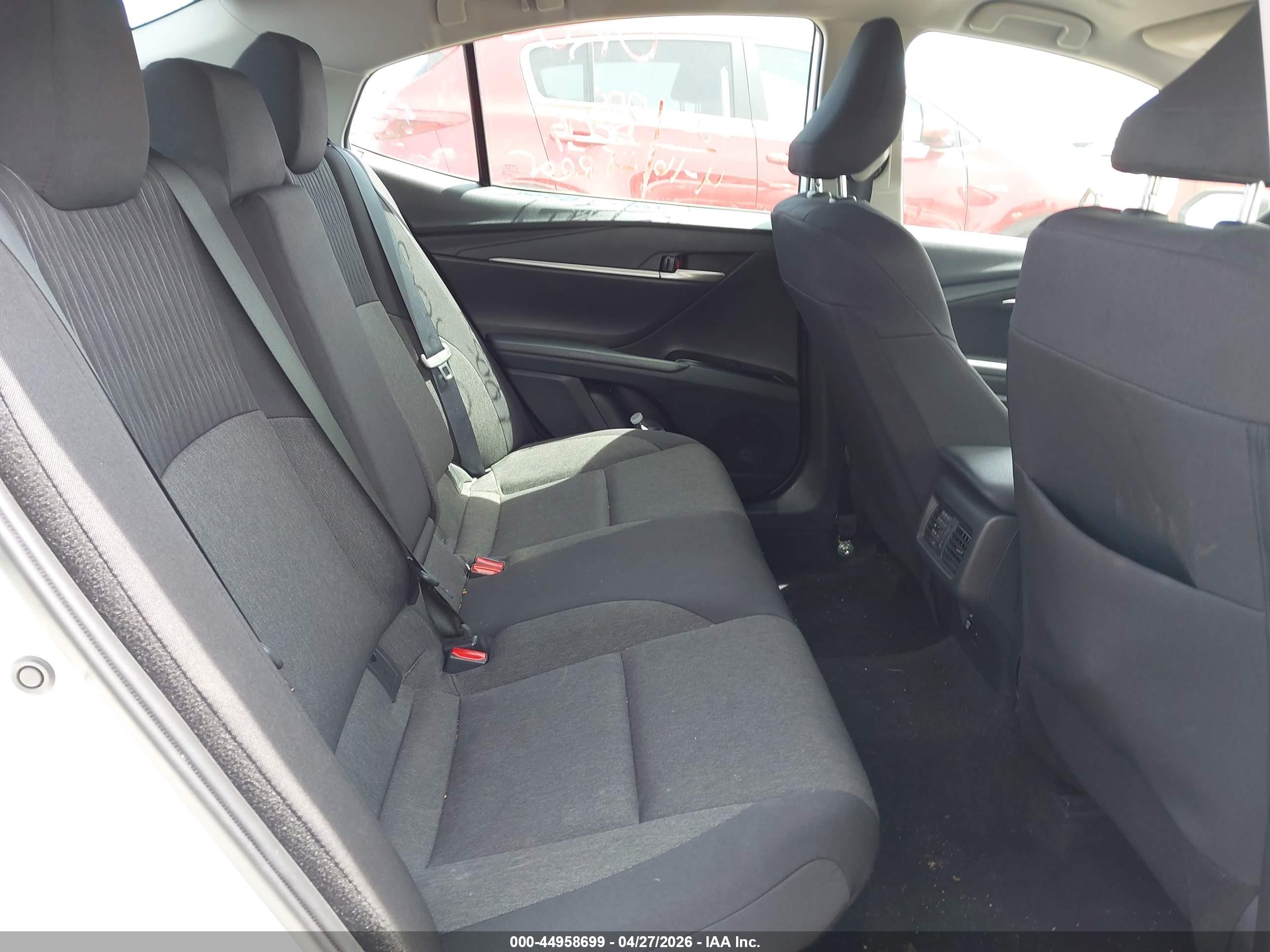 TOYOTA CAMRY image 8