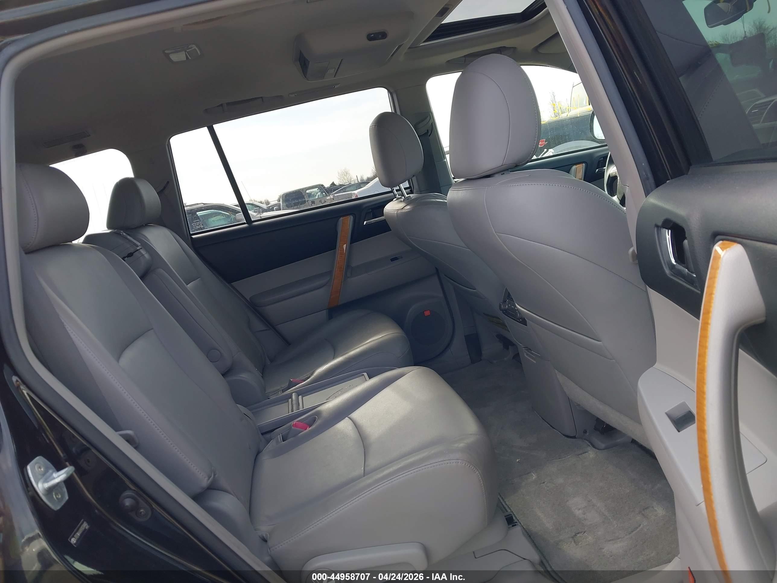 TOYOTA HIGHLANDER image 8