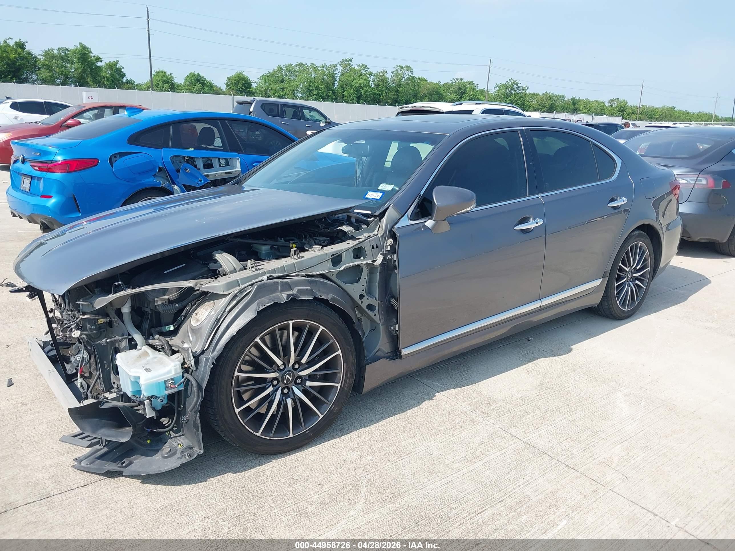 LEXUS LS image 2