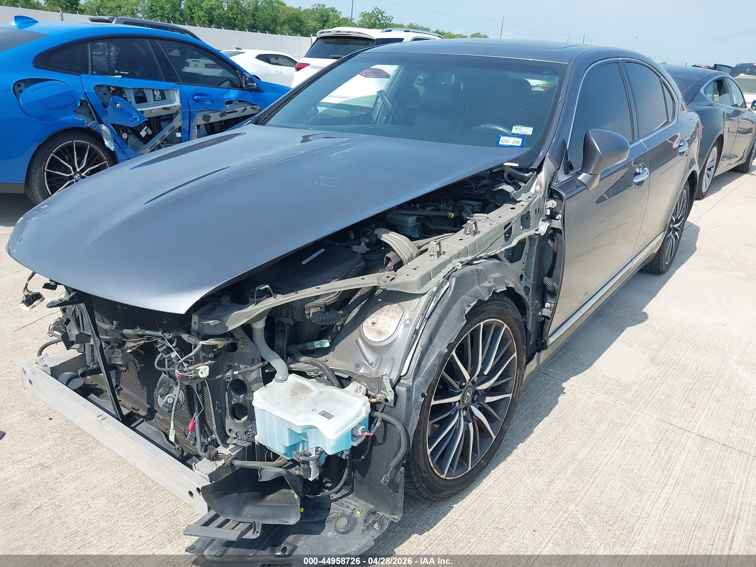 LEXUS LS image 6