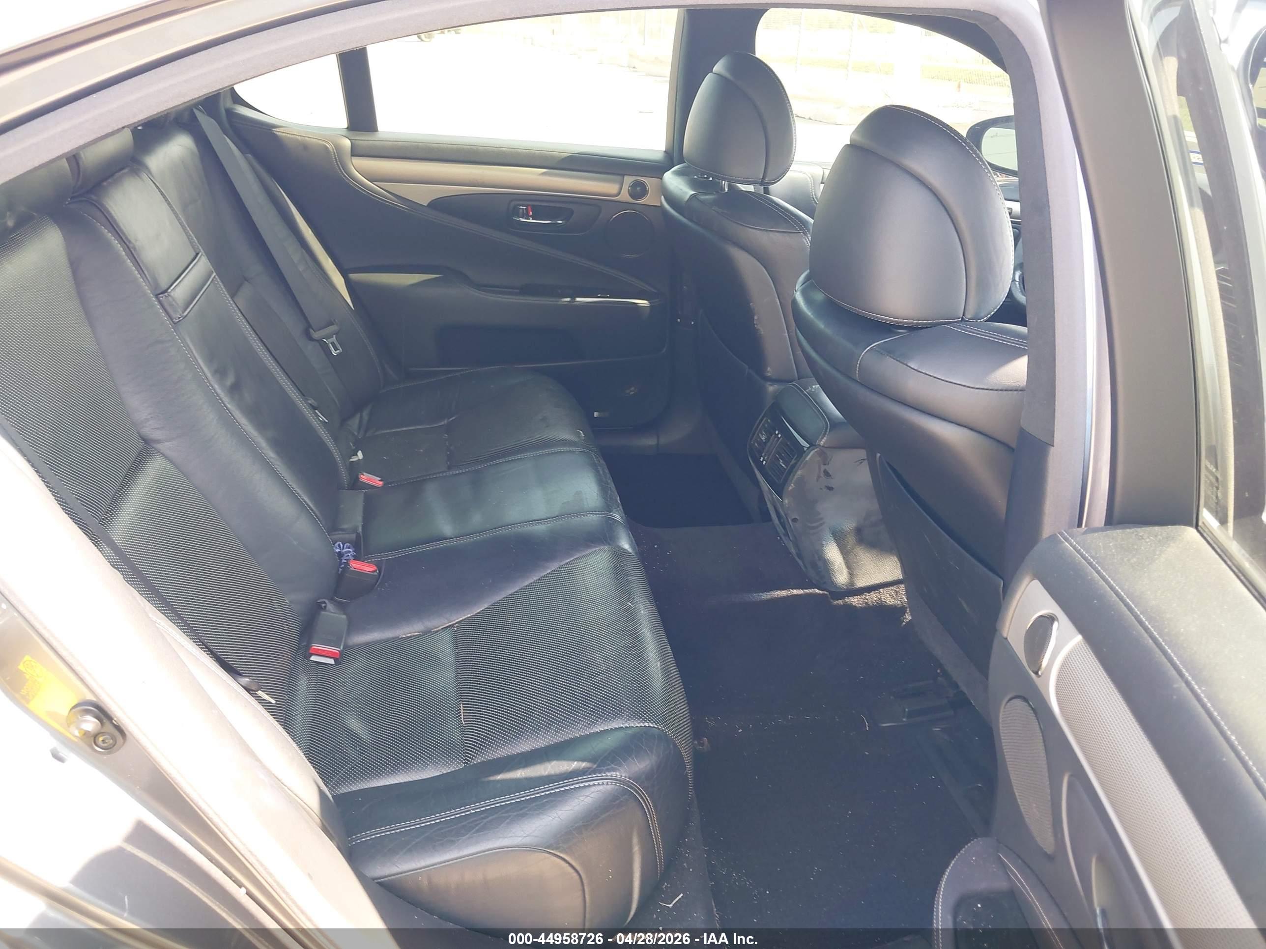 LEXUS LS image 8