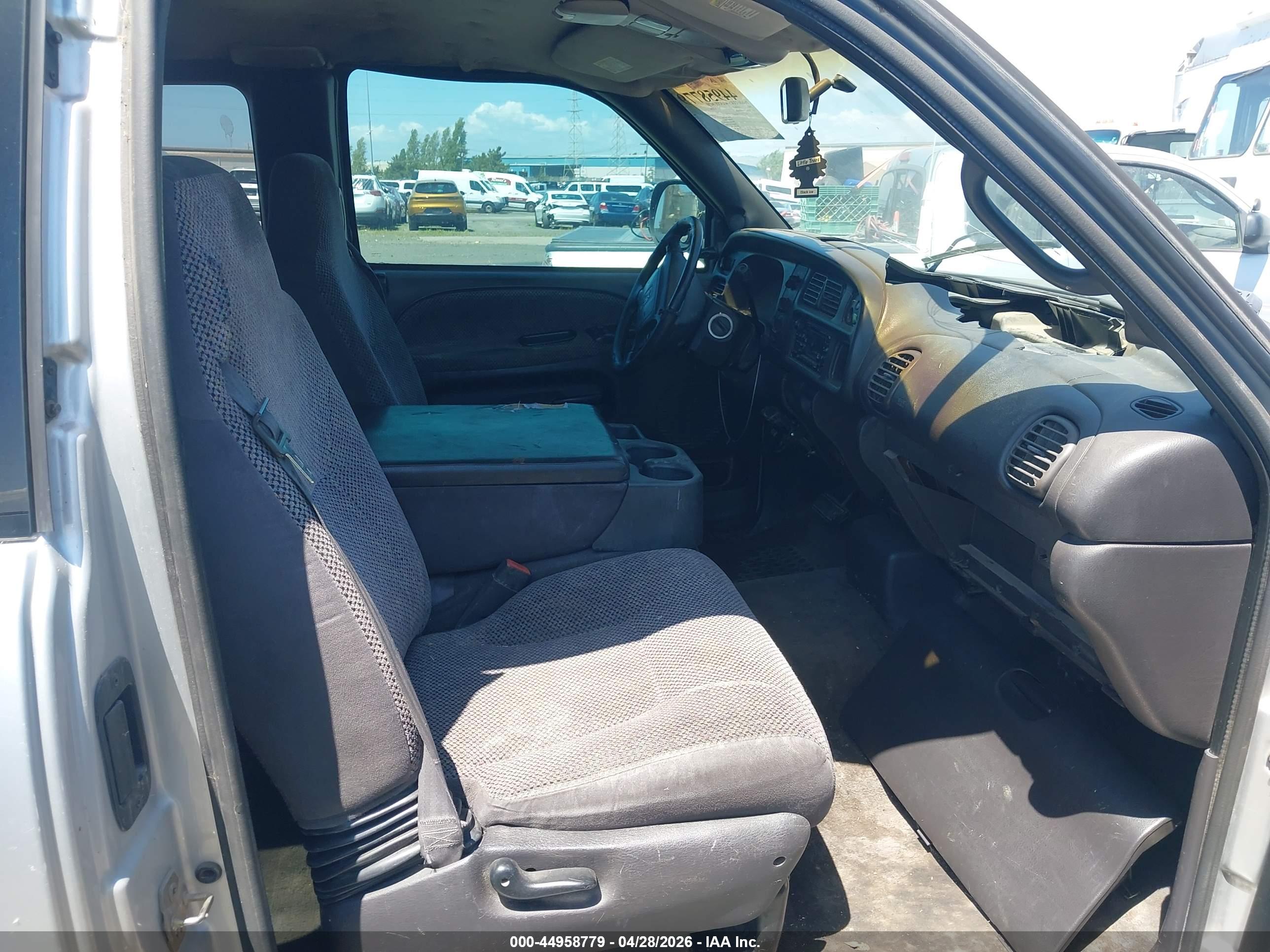 DODGE RAM image 8