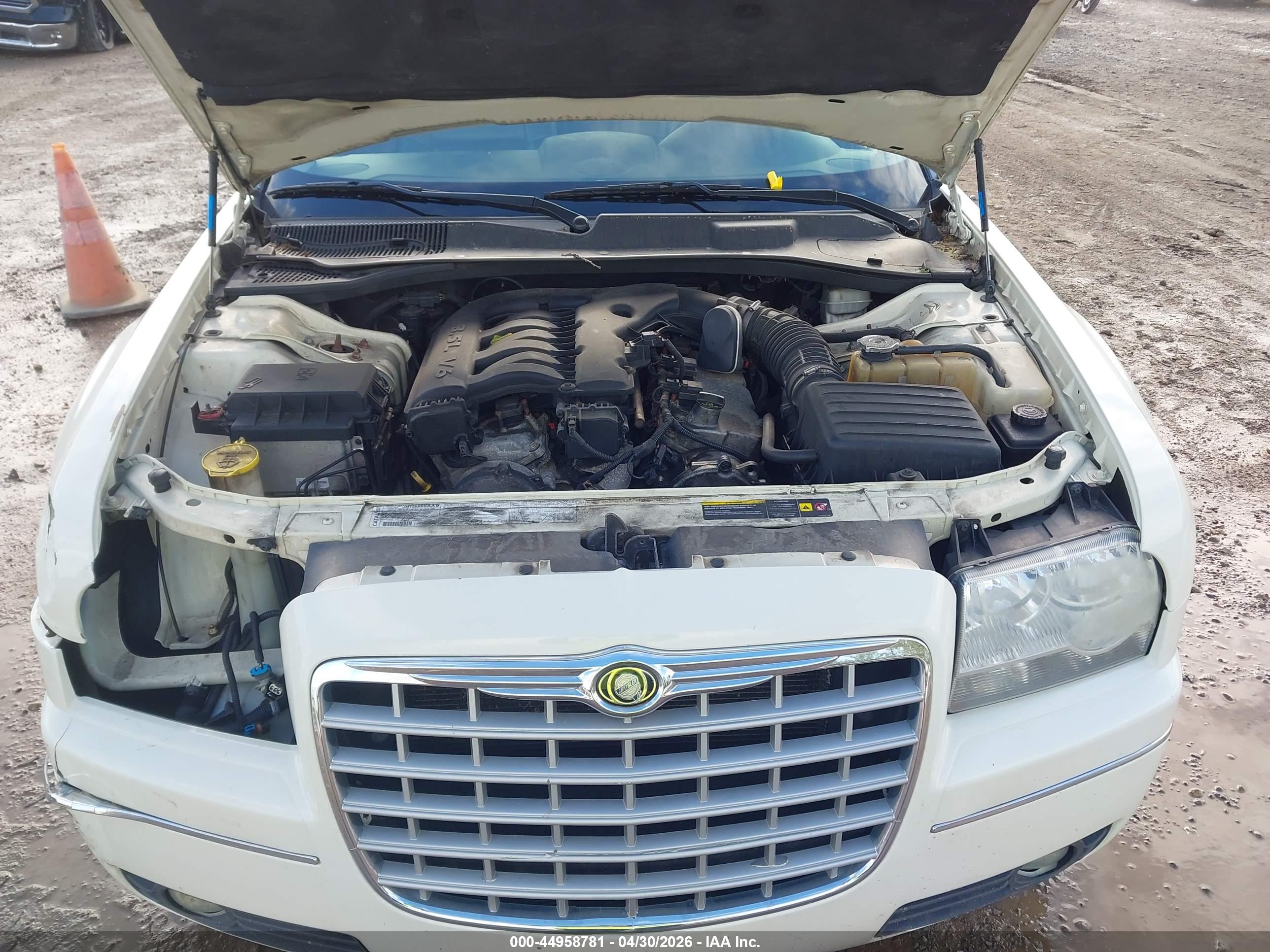 CHRYSLER 300 image 10