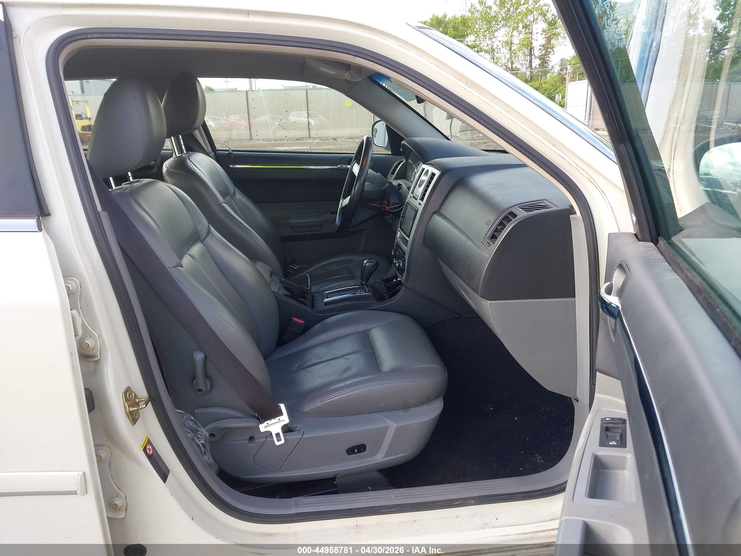 CHRYSLER 300 image 5