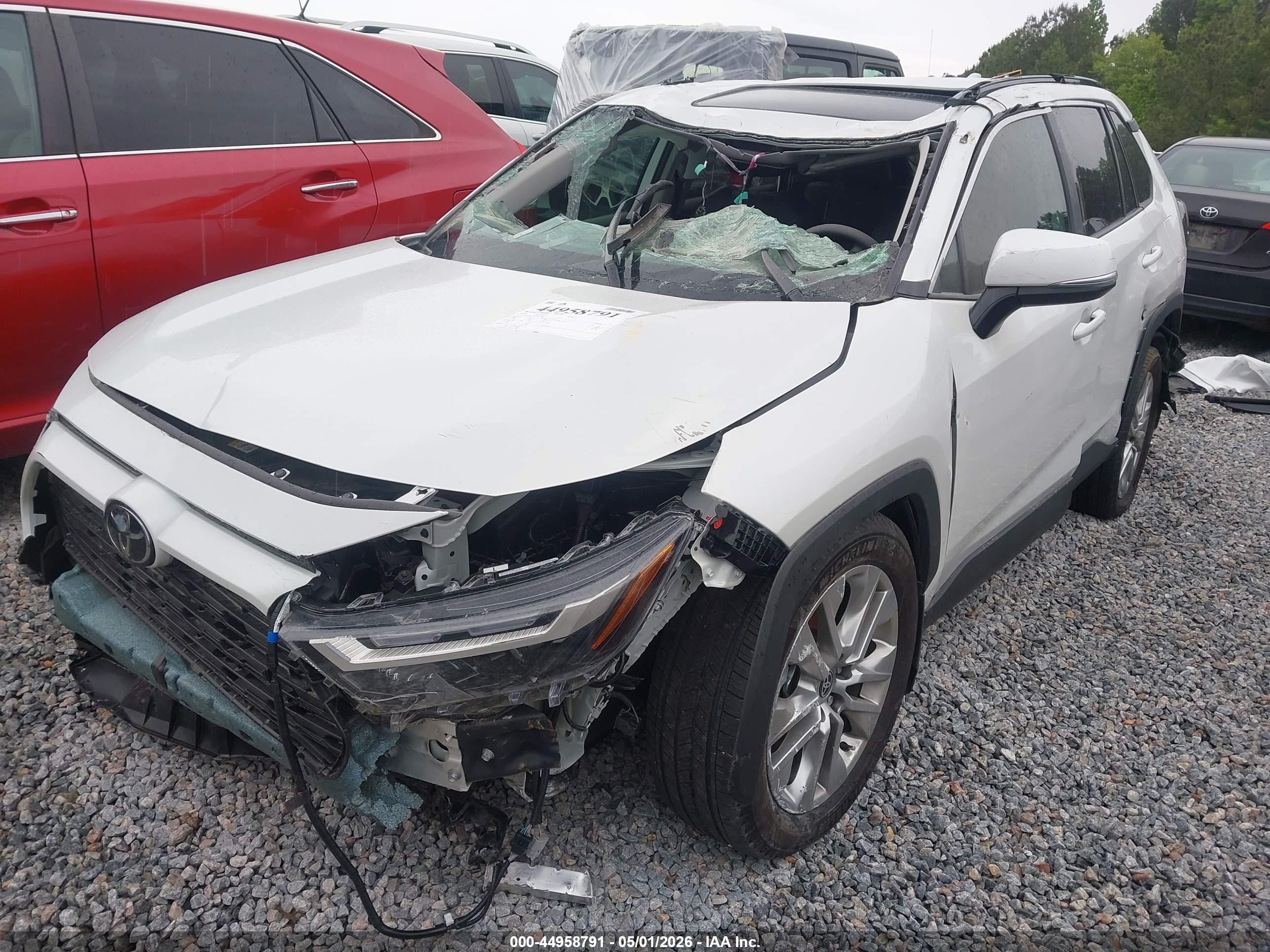 TOYOTA RAV4 image 2
