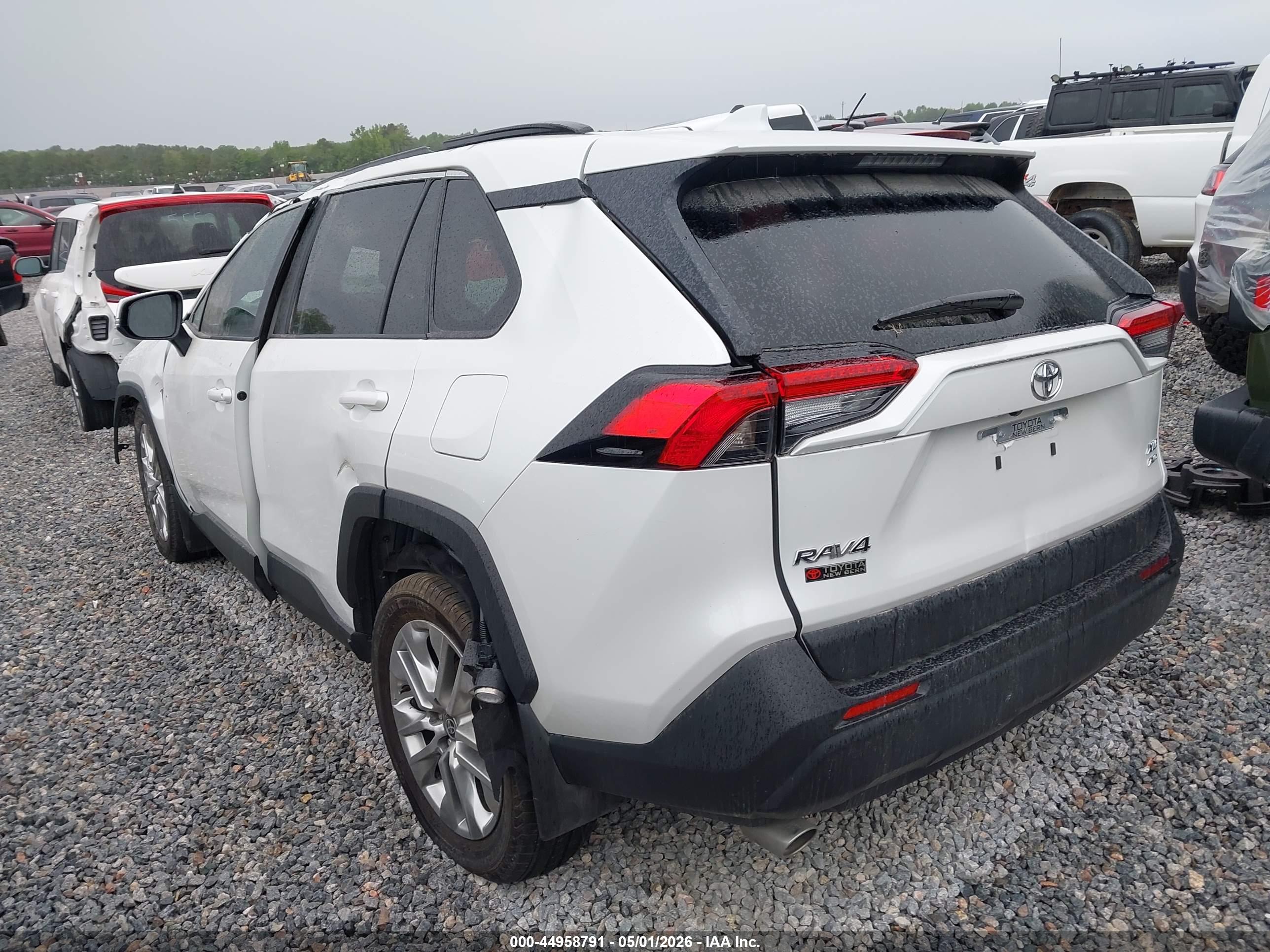 TOYOTA RAV4 image 3